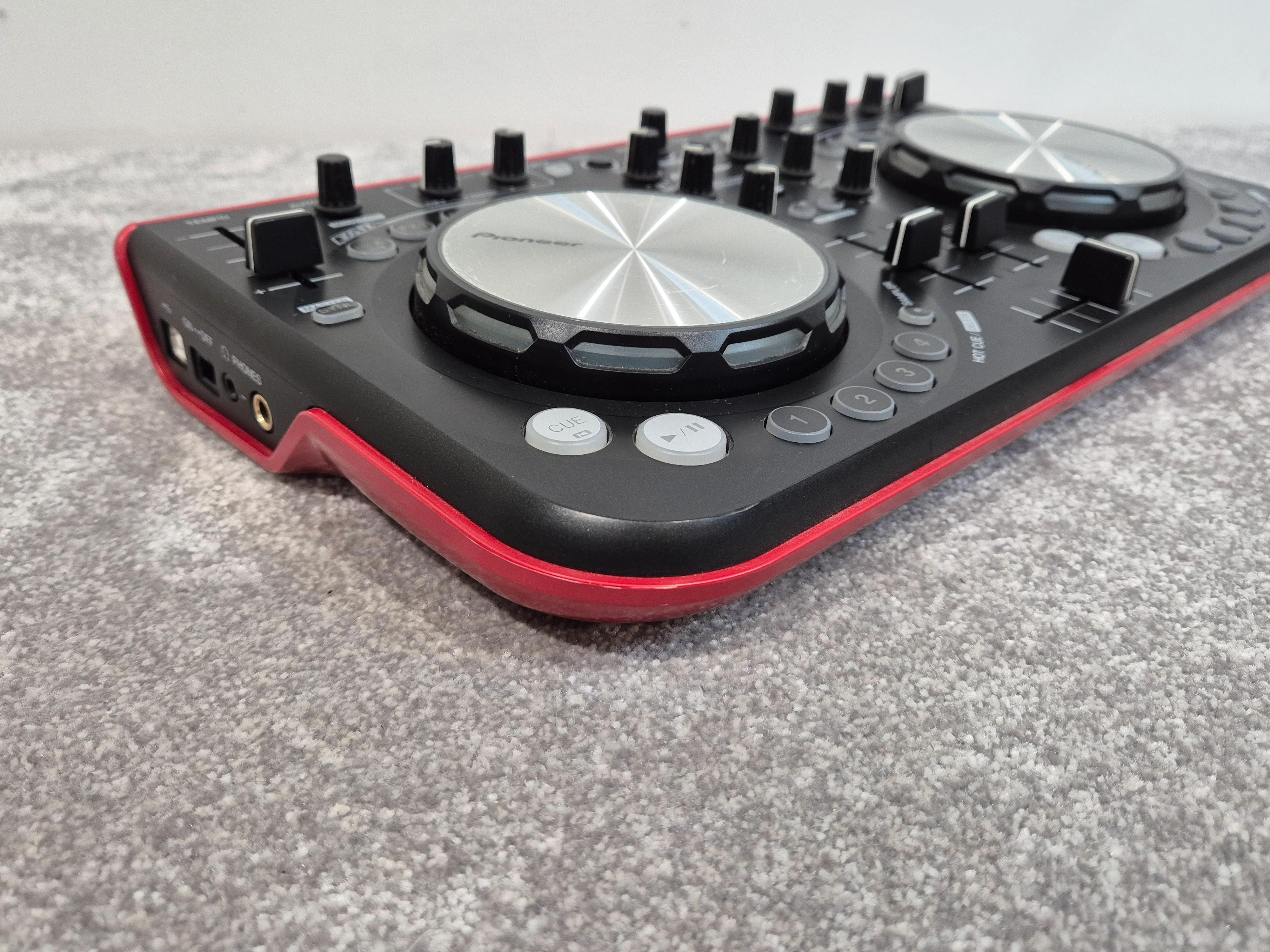 Pioneer DDJ-WeGO - Compact and Portable DJ Controller - Image 6