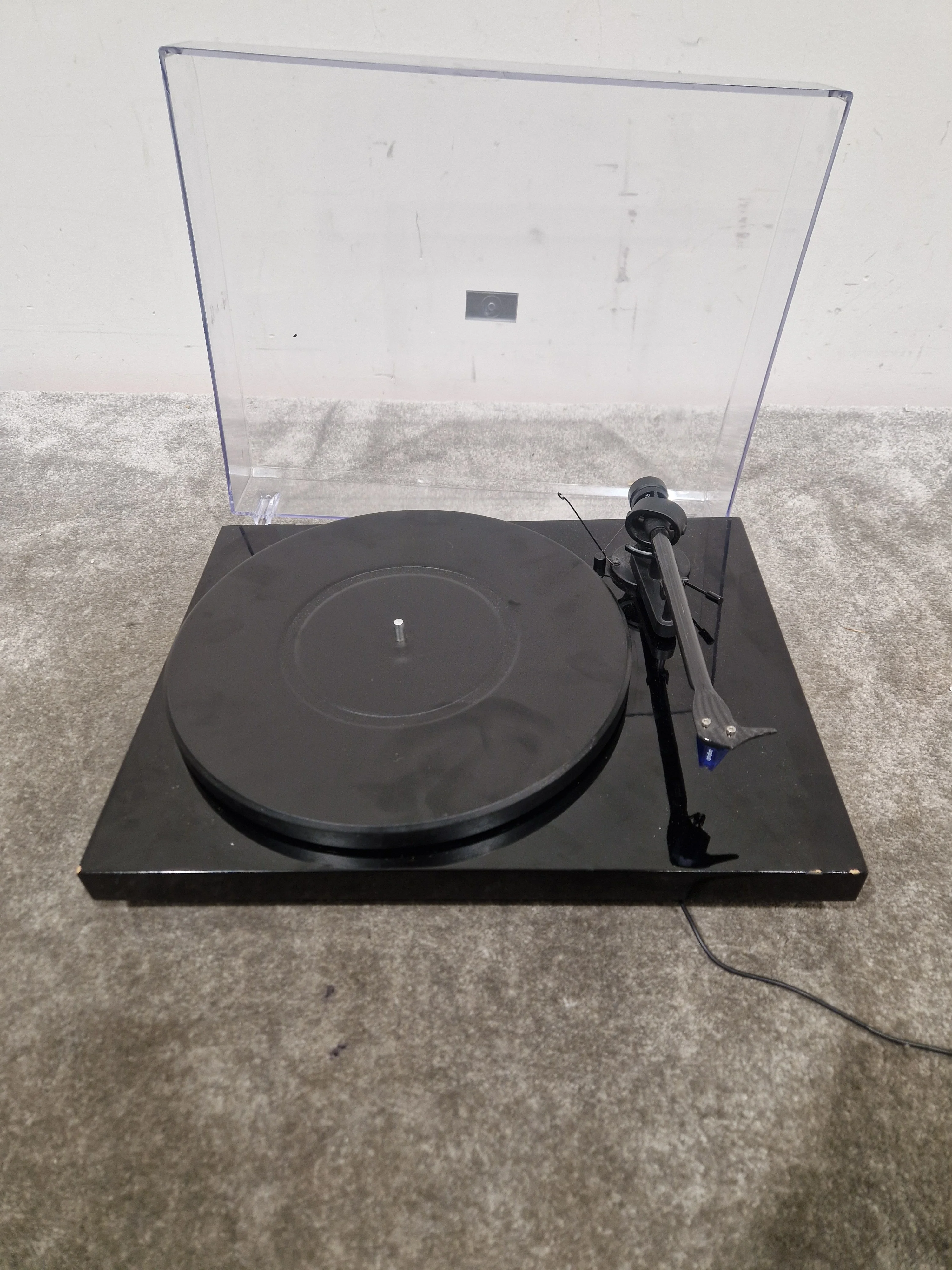 Pro-Ject Debut Carbon - Turntable – Turntable - Spares or Repair - Image 5