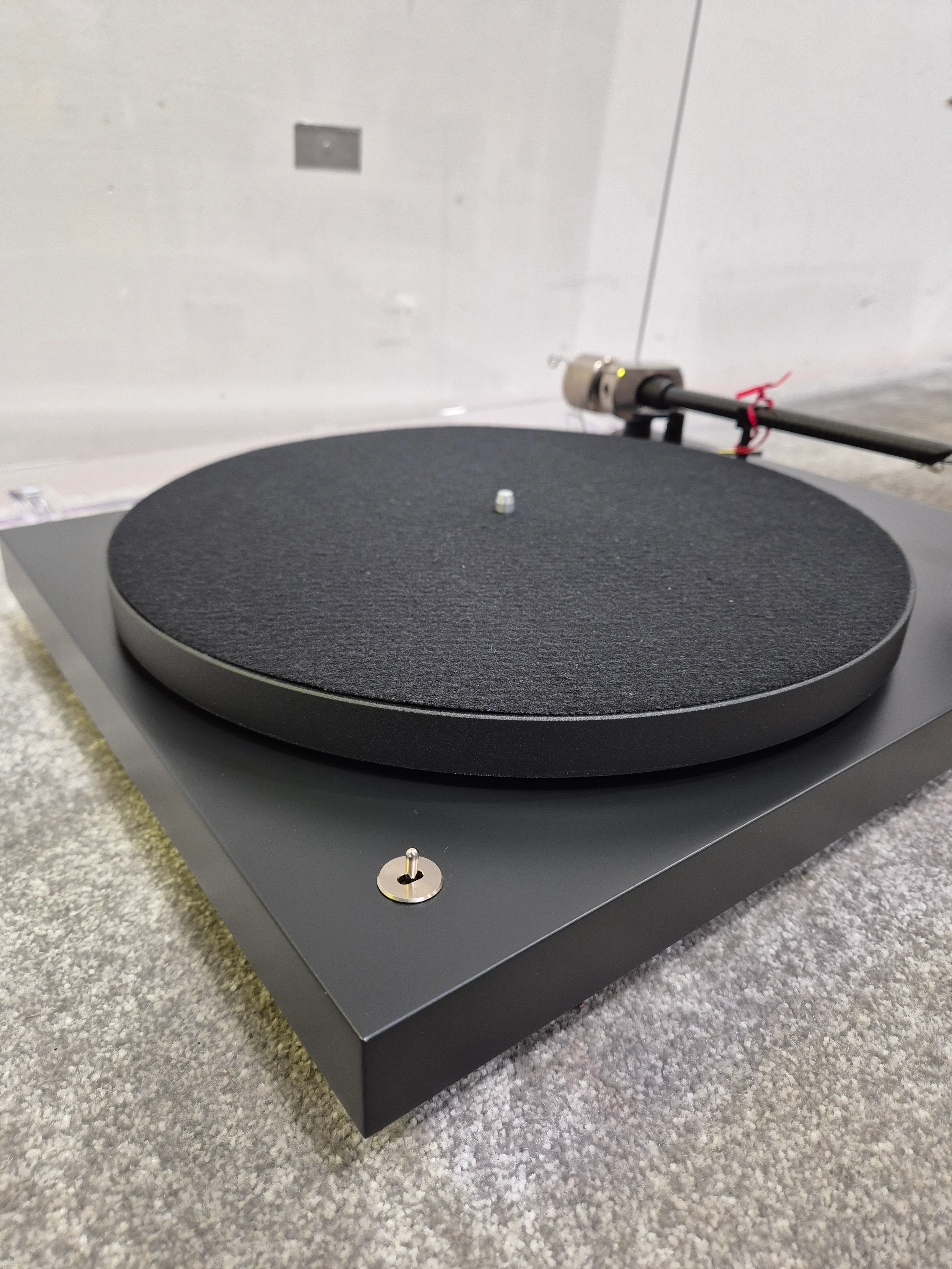 Pro-Ject Debut Pro Turntable - High-Quality Audio, Easy Setup - Excellent w/ Original Box & Manuals - Image 3