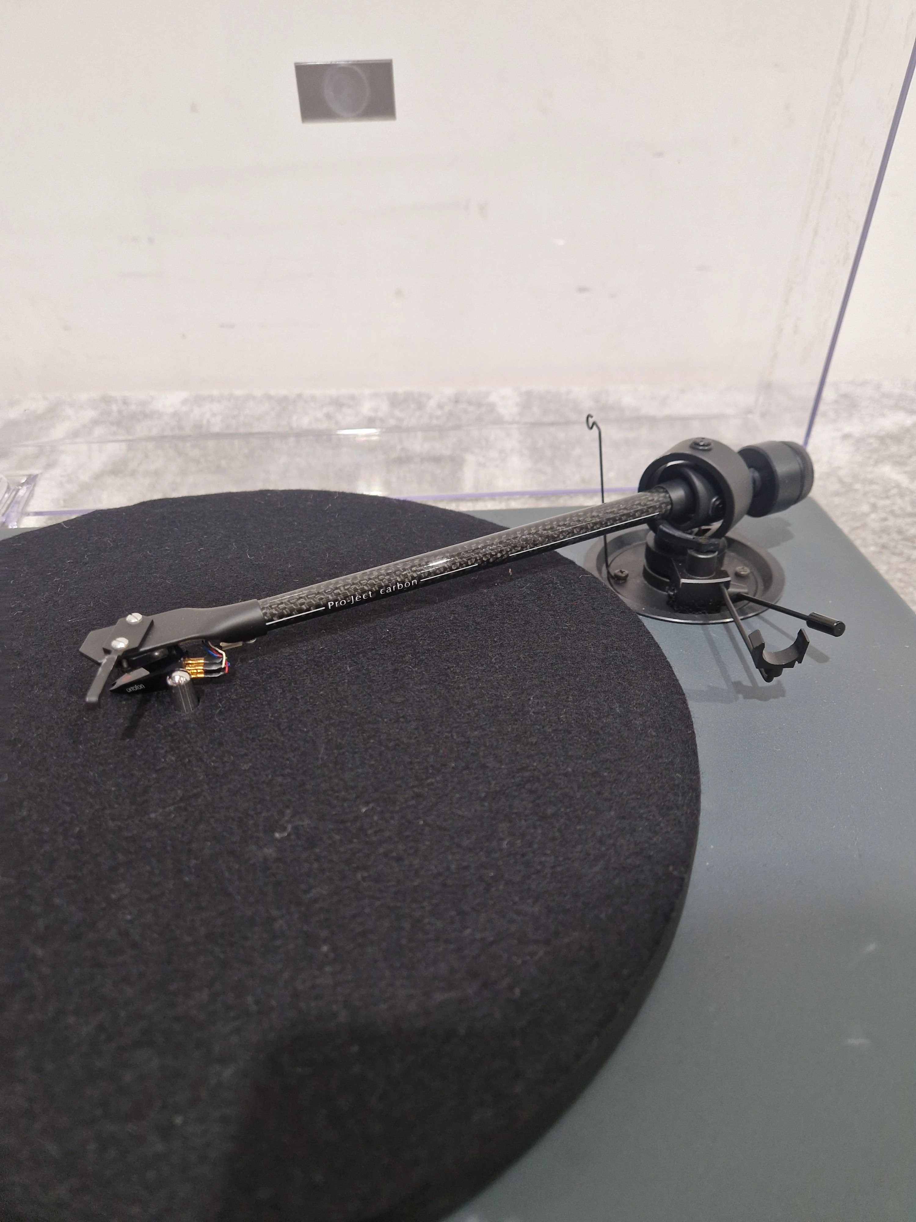 Pro-Ject Pression MK2 Turntable - High-Quality Audio, Belt-Driven - Excellent w/ Many cables - Image 3