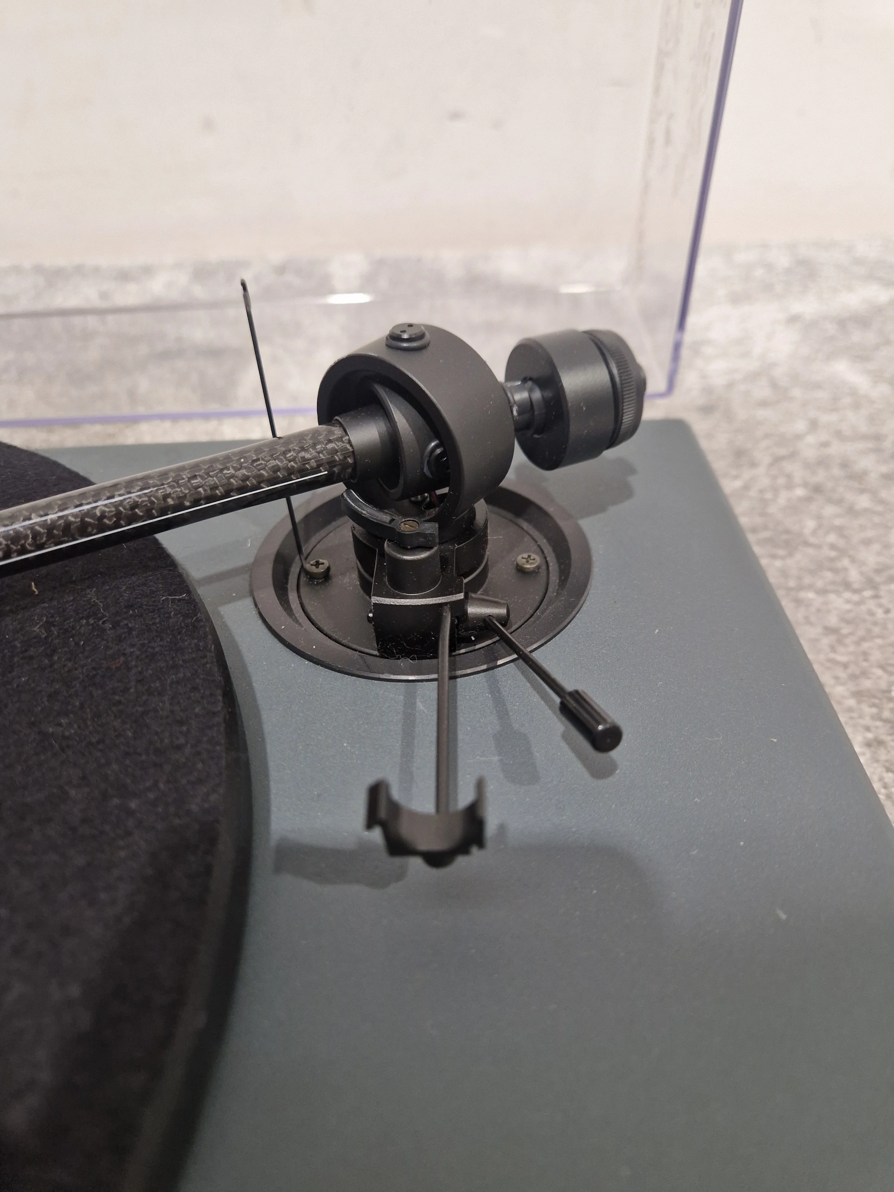 Pro-Ject Pression MK2 Turntable - High-Quality Audio, Belt-Driven - Excellent w/ Many cables - Image 4