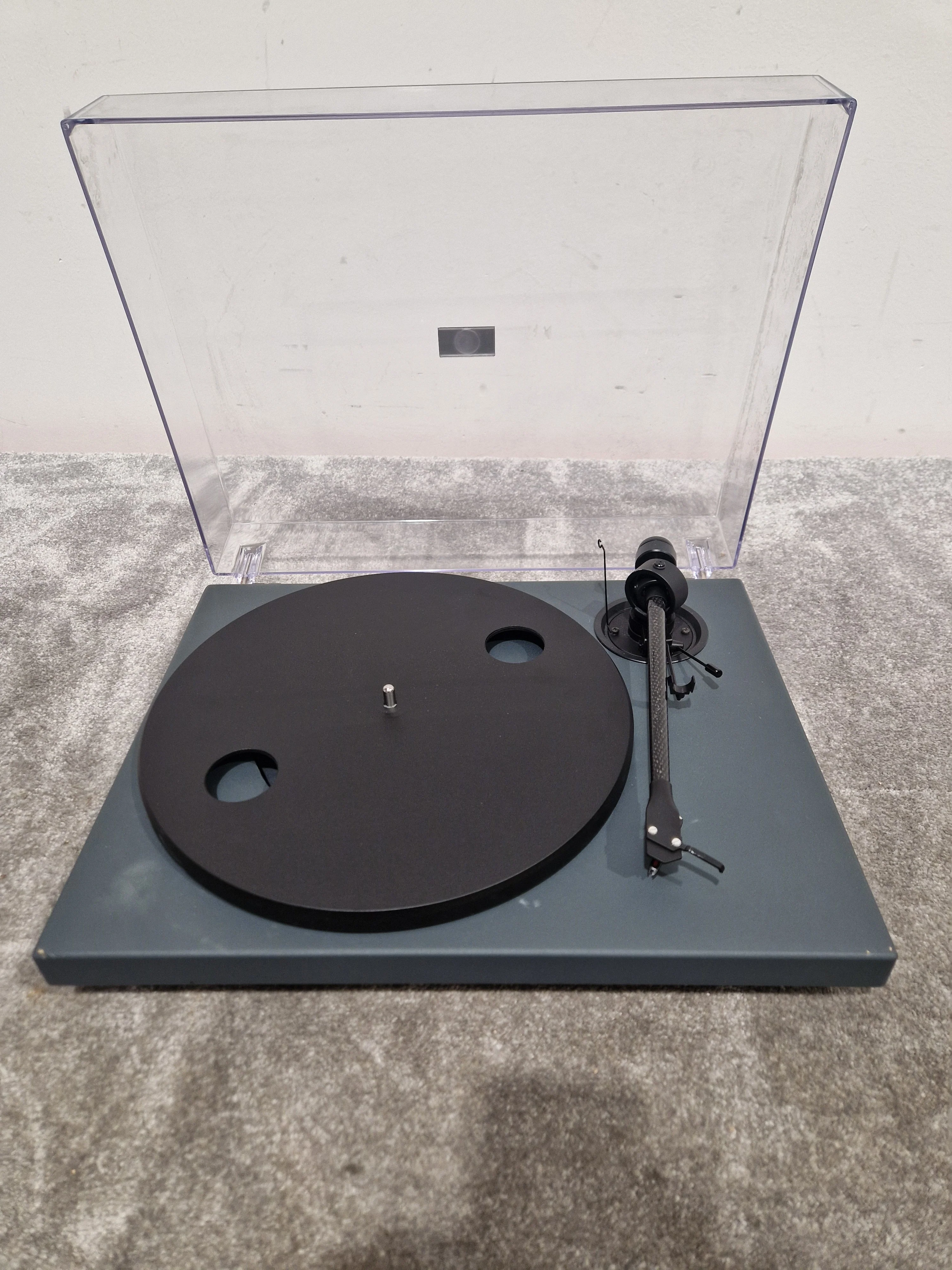 Pro-Ject Pression MK2 Turntable - High-Quality Audio, Belt-Driven - Excellent w/ Many cables - Image 7