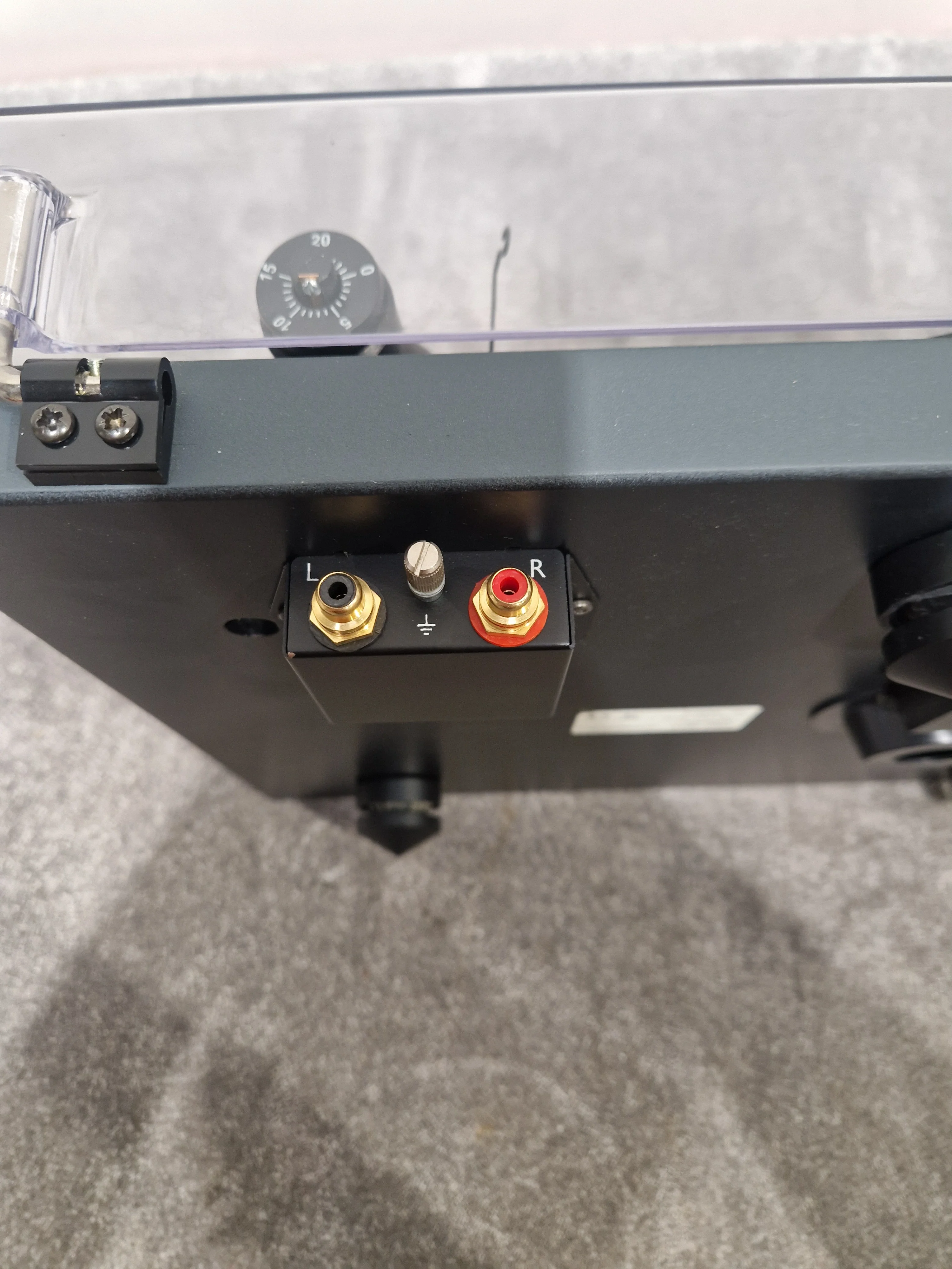 Pro-Ject Pression MK2 Turntable - High-Quality Audio, Belt-Driven - Excellent w/ Many cables - Image 9