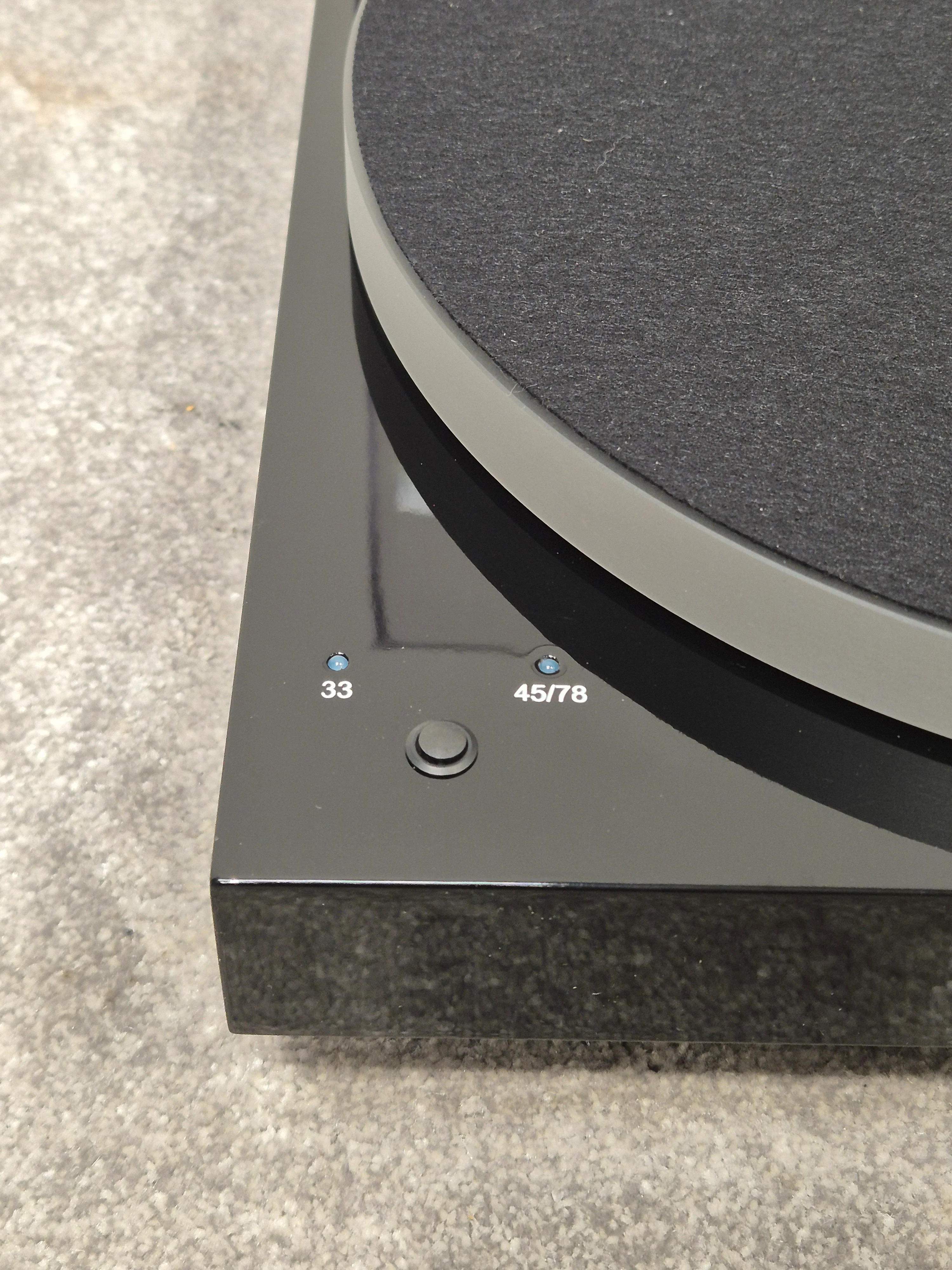 PRO-JECT X1 Belt Drive Turntable - Audiophile Quality - Excellent w/ Original Box & Power Supply - Image 4