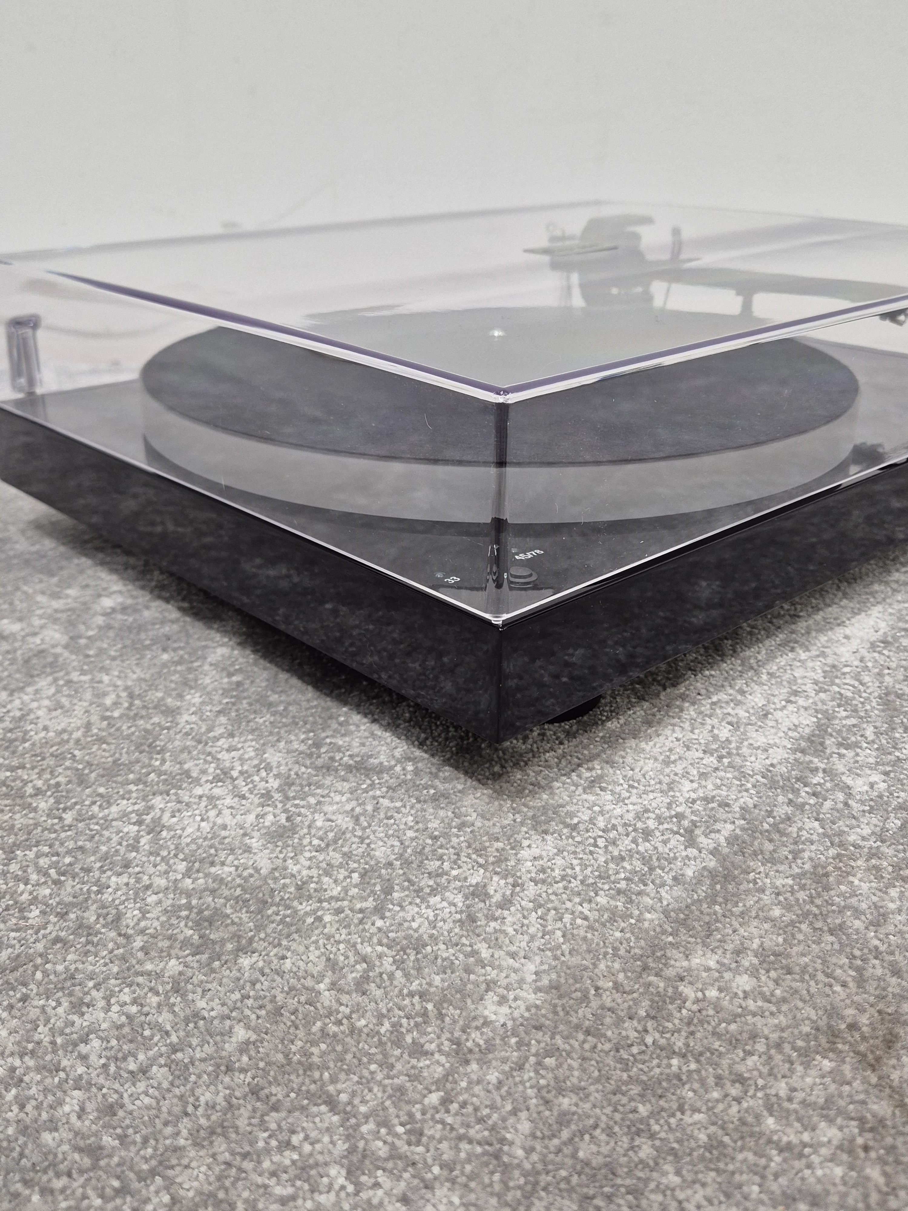 PRO-JECT X1 Belt Drive Turntable - Audiophile Quality - Excellent w/ Original Box & Power Supply - Image 6