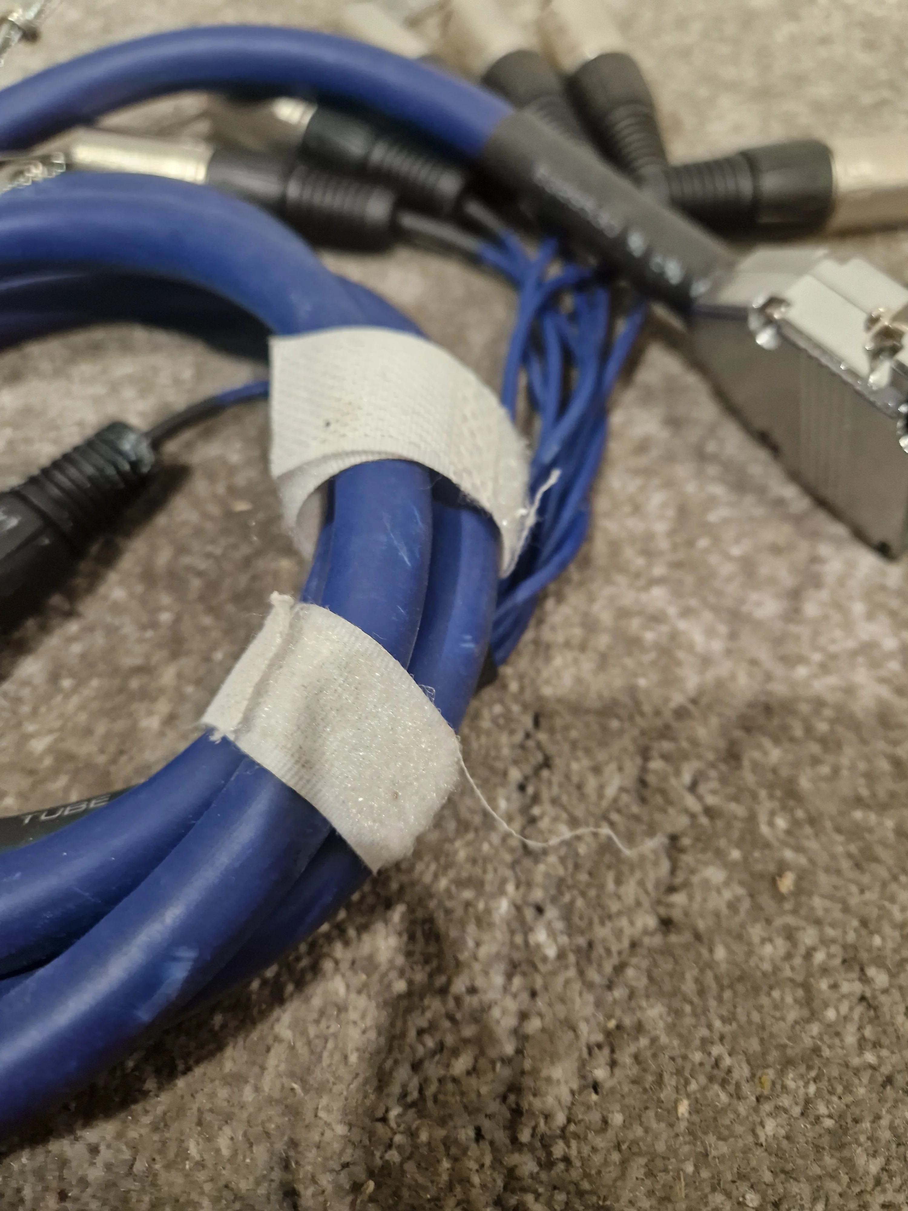 Pro-Signal 25 Pin D Sub Male To 8x XLR Female Multicore Snake Audio Loom, 2m Blue – Snake Cable - Good - Image 12