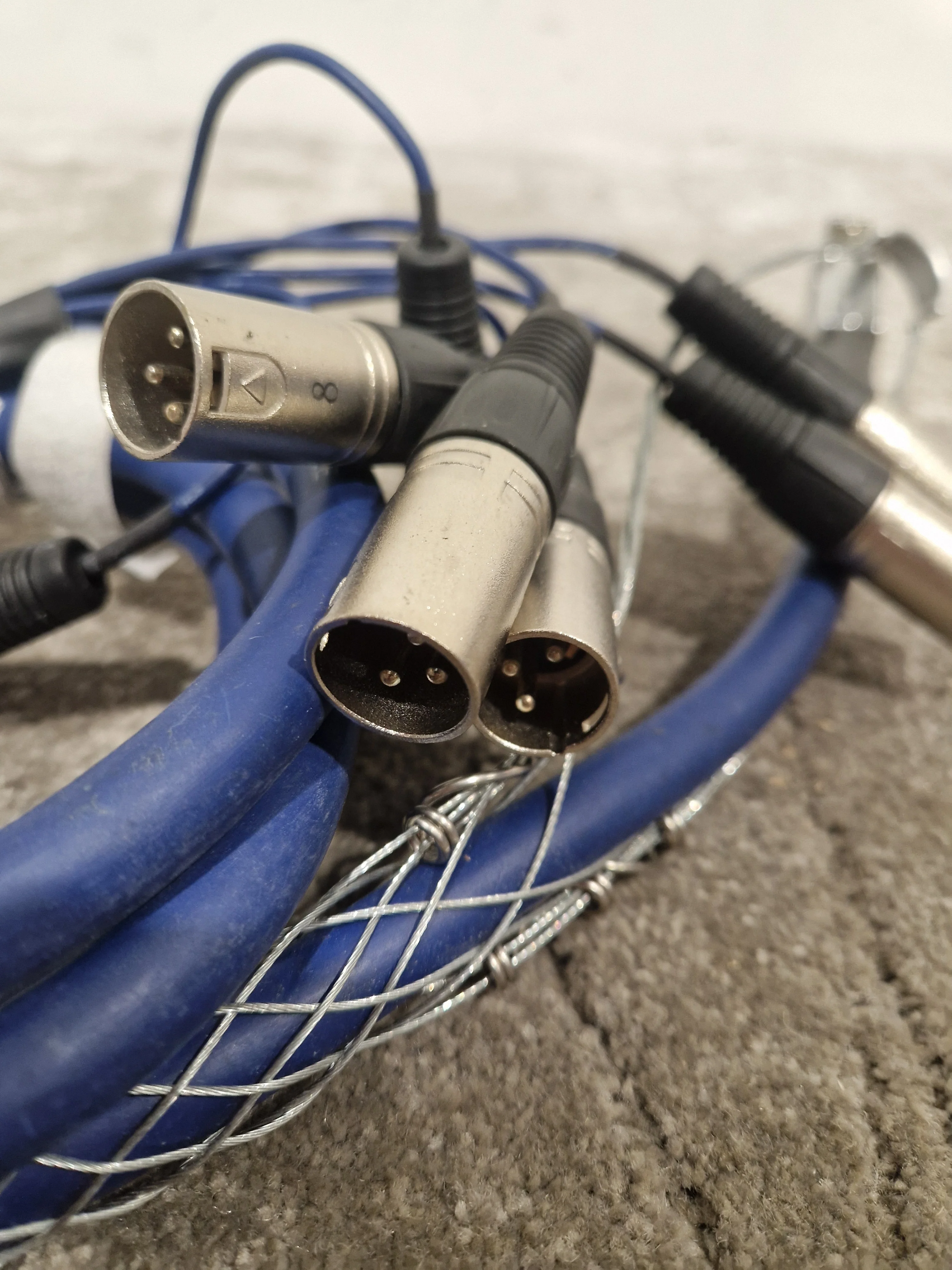 Pro-Signal 25 Pin D Sub Male To 8x XLR Female Multicore Snake Audio Loom, 2m Blue – Snake Cable - Good - Image 4