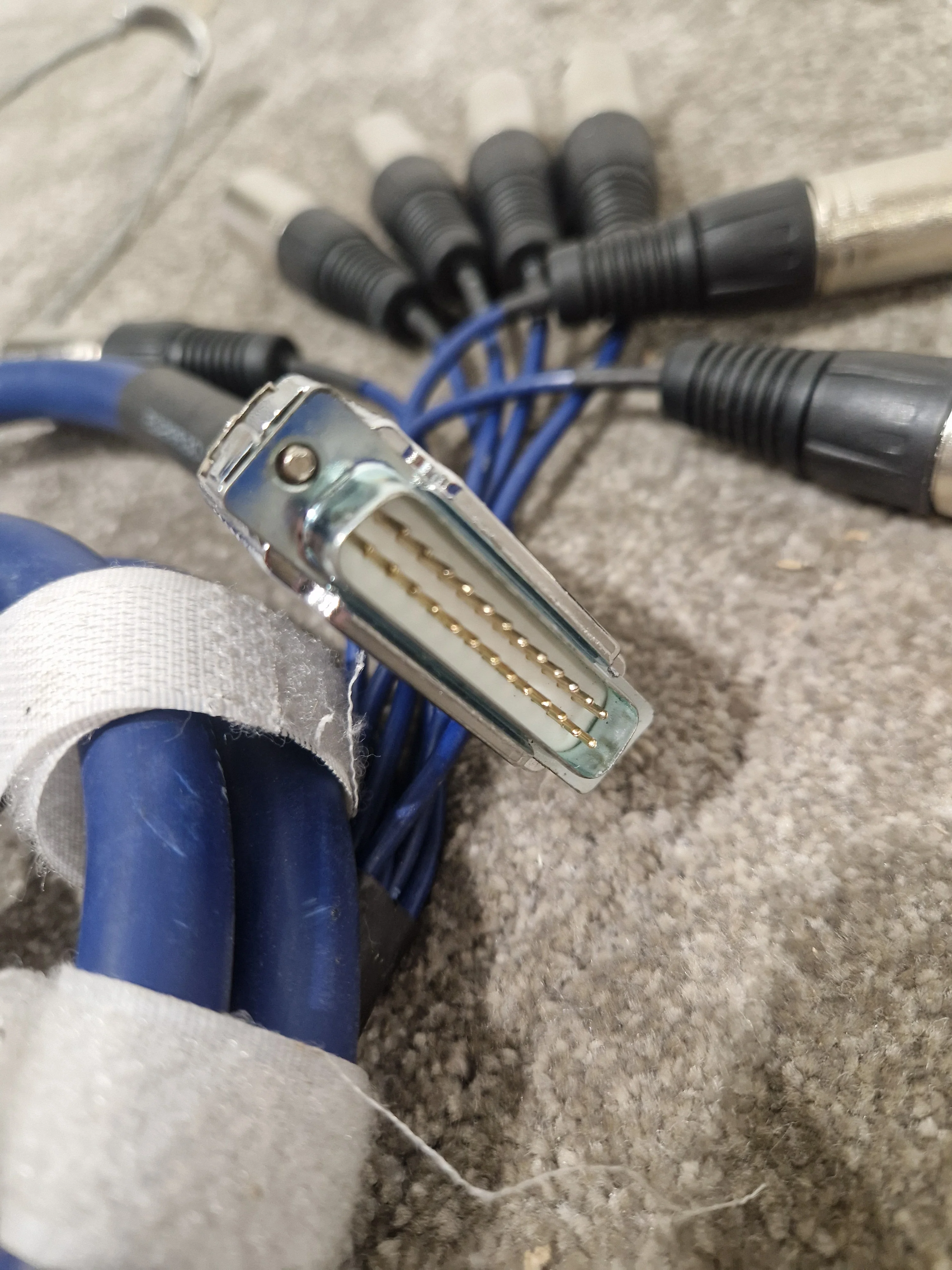 Pro-Signal 25 Pin D Sub Male To 8x XLR Female Multicore Snake Audio Loom, 2m Blue – Snake Cable - Good - Image 7