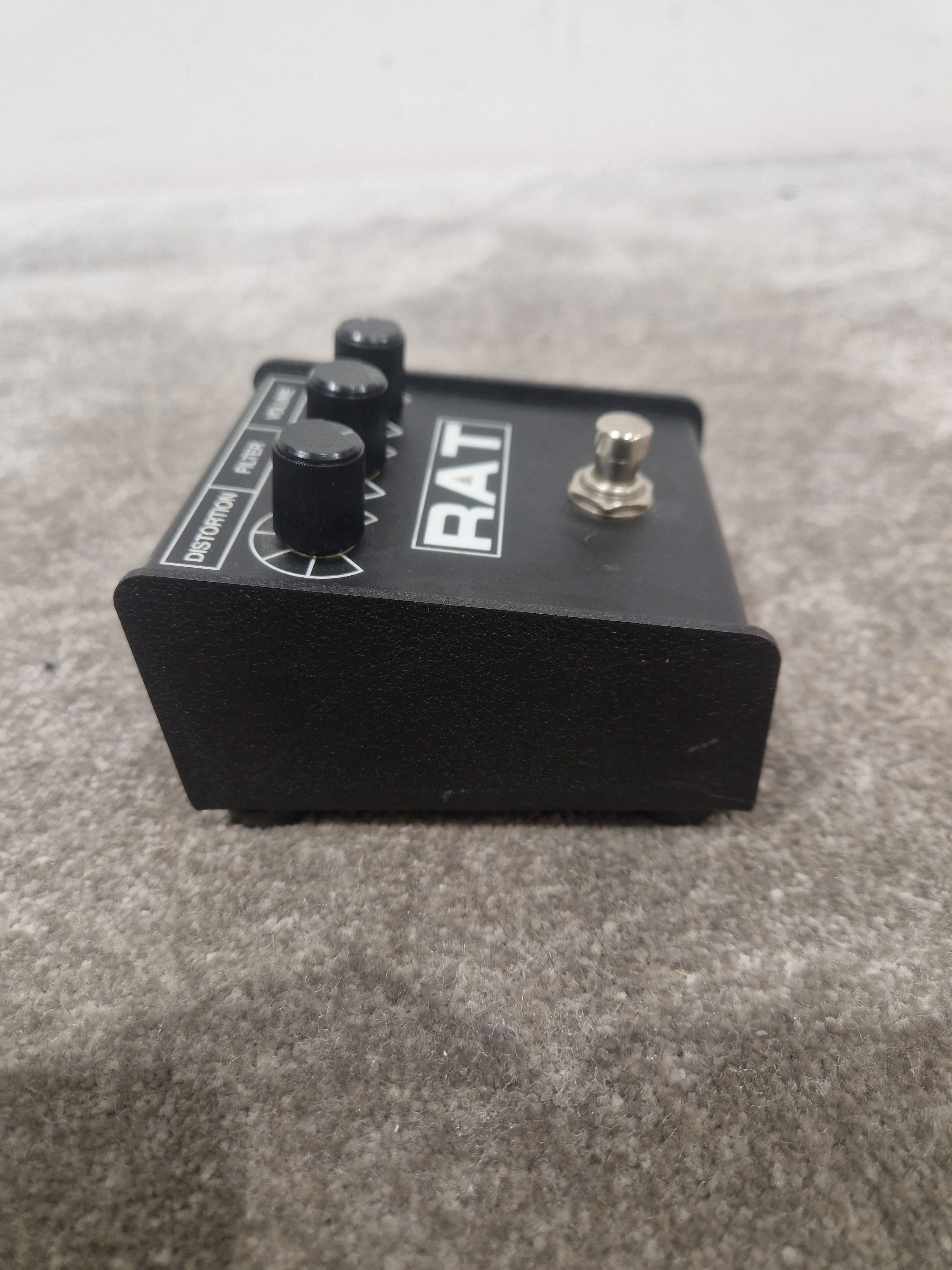 Proco Rat Distortion Pedal Effects Pedal - Classic Distortion Tone, Durable Build - Excellent w/ Guitar cables - Image 4