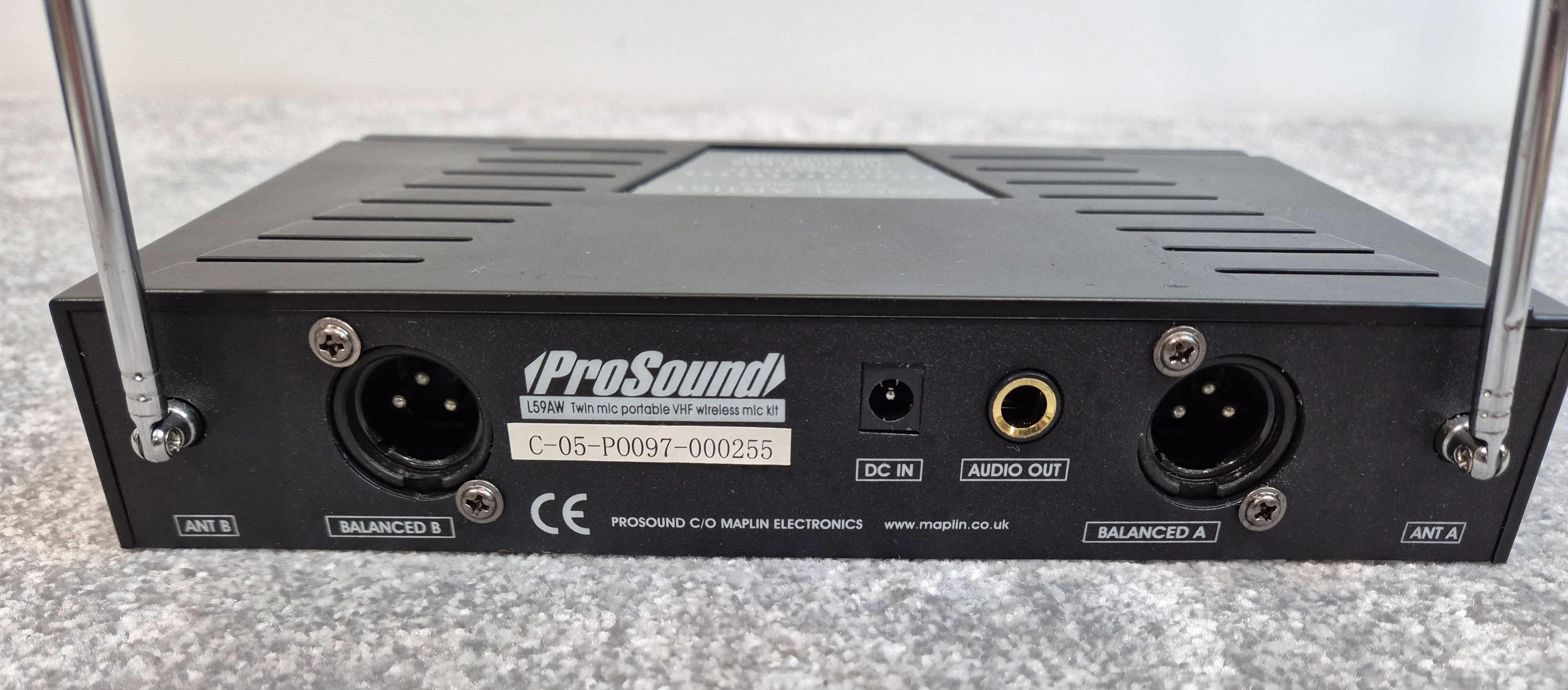 Prosound L59AW Twin Microphone Portable VHF Wireless + Black Case - Image 4
