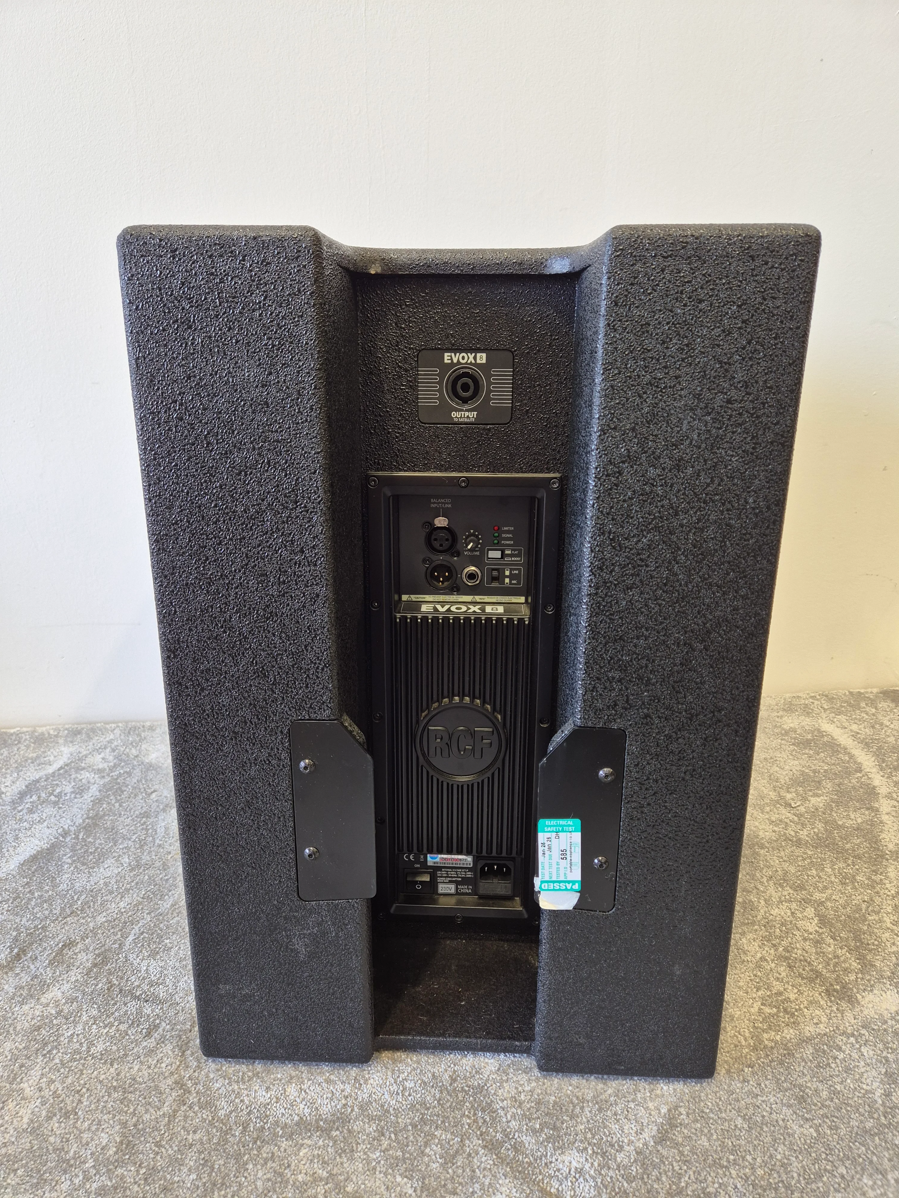 RCF EVOX 8 Active Two-Way Array - Portable Sound System w/ Cover Case - Image 3