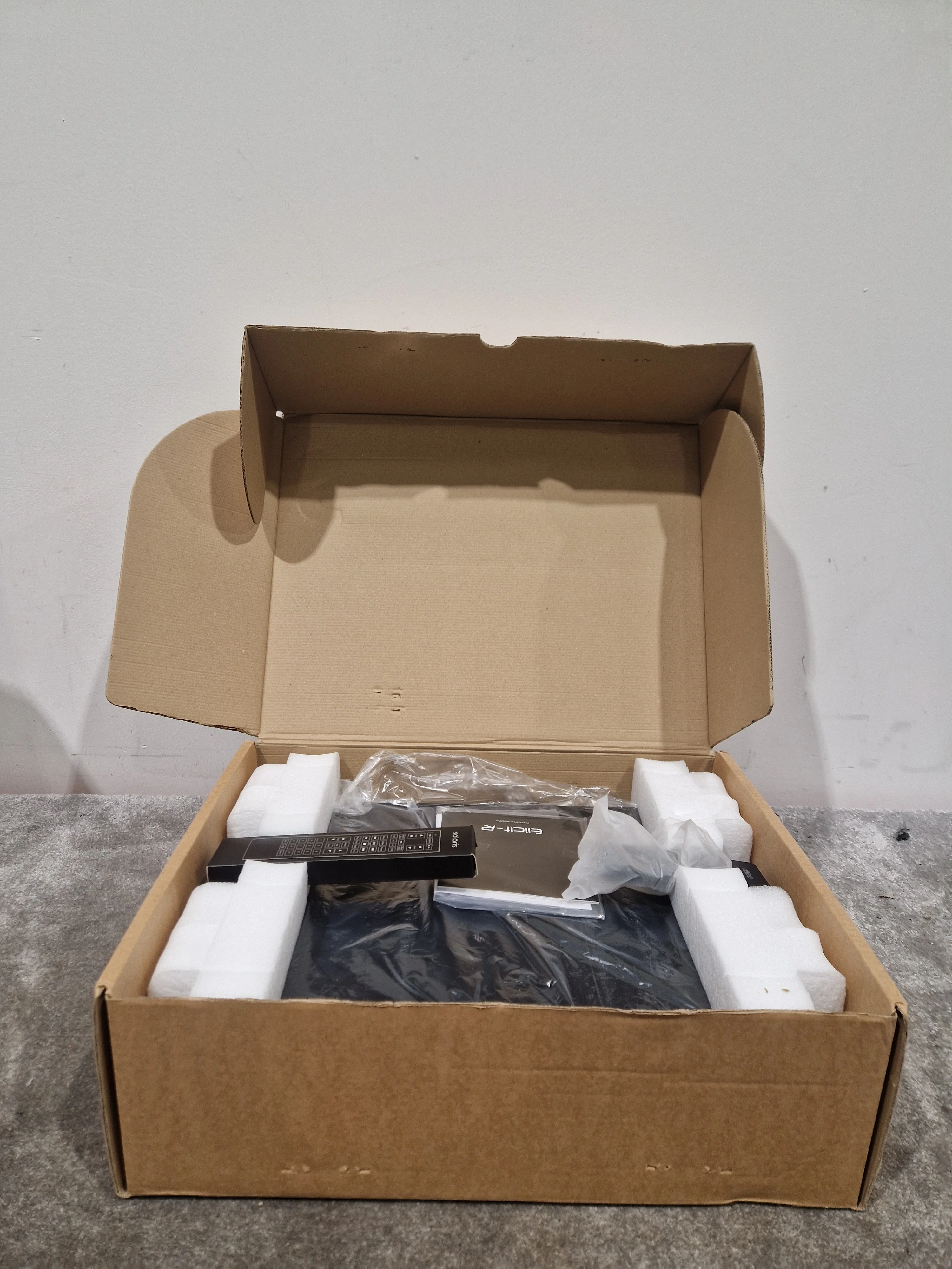 Rega Elicit-R - Integrated Amplifier - Black - Like New - Image 4