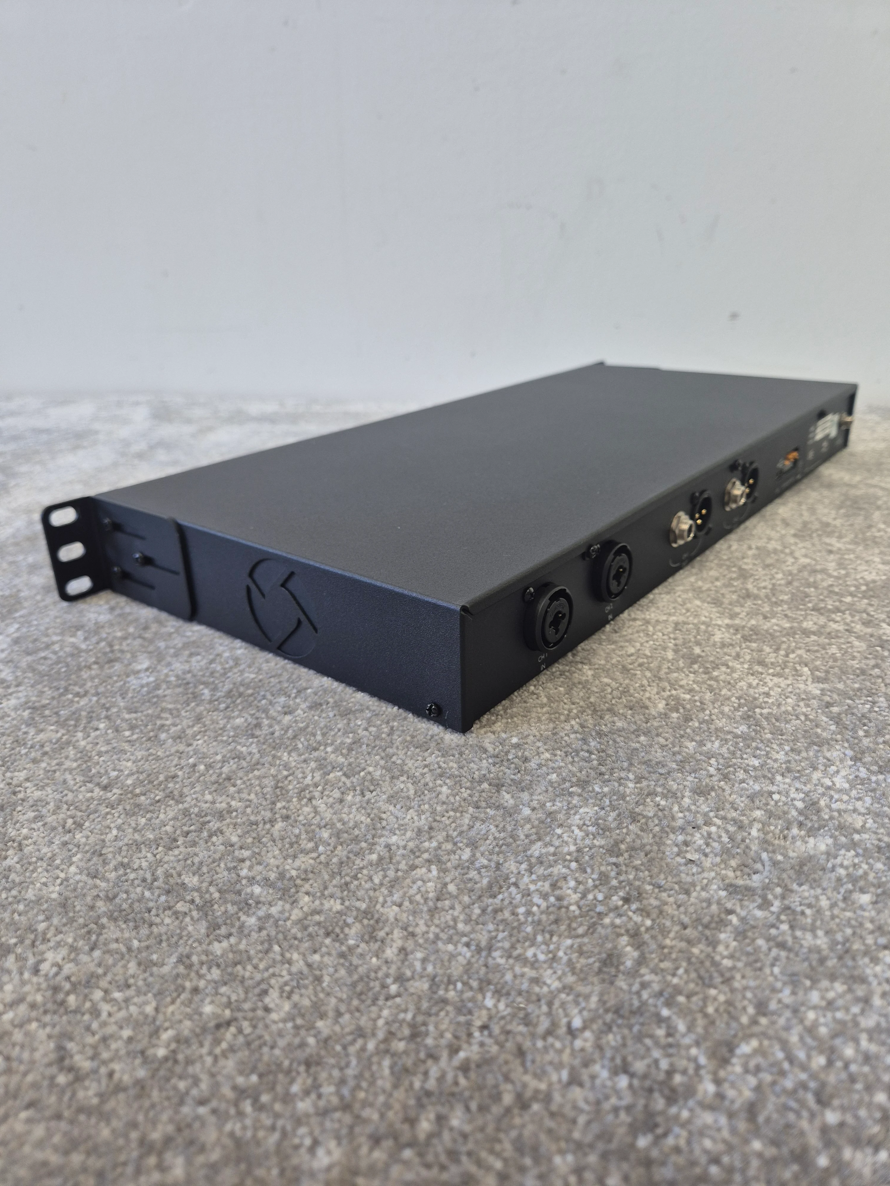 Revolabs HD Venue - Wireless Microphone System – Excellent - Image 5