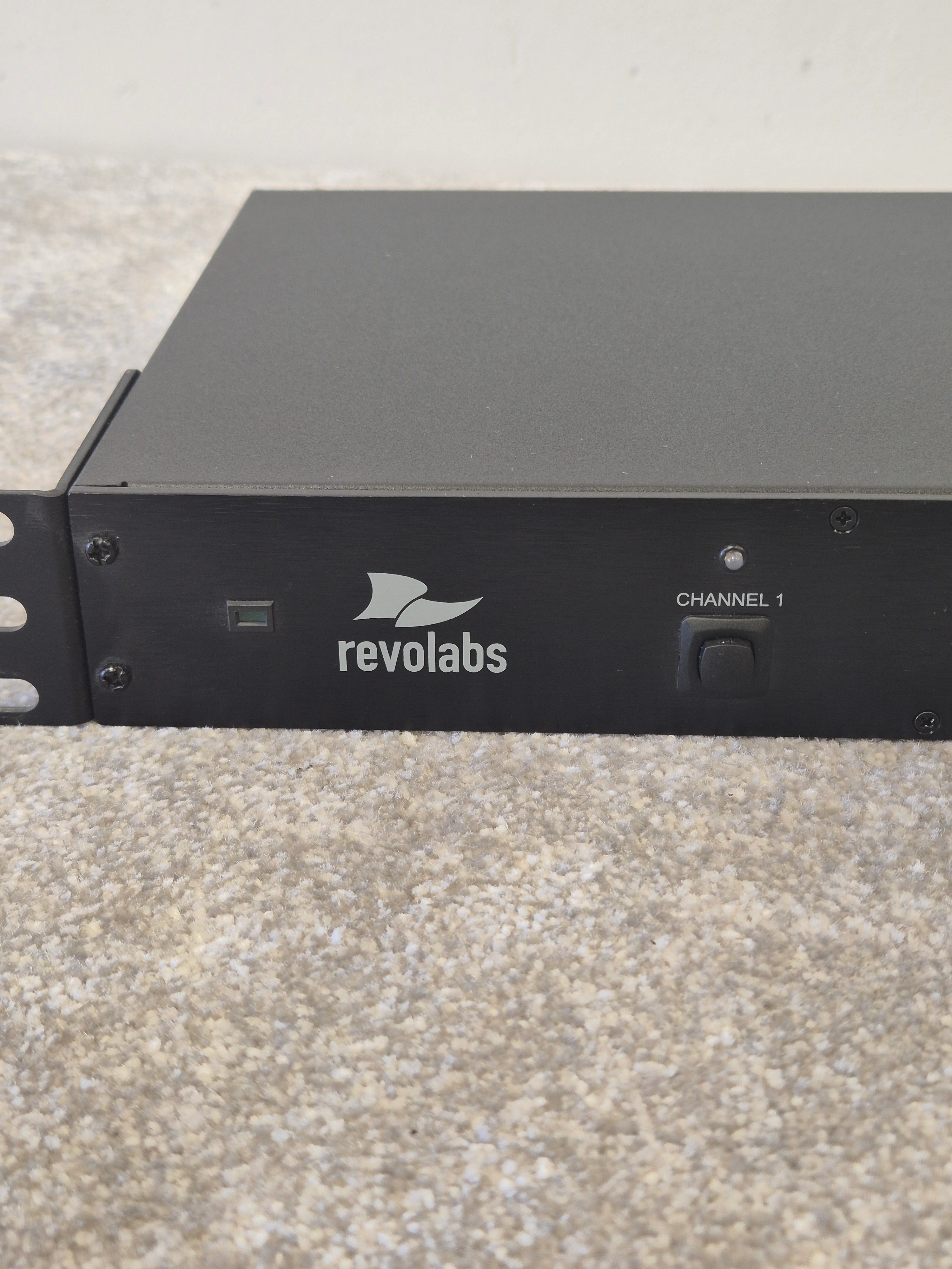 Revolabs HD Venue - Wireless Microphone System – Excellent - Image 9