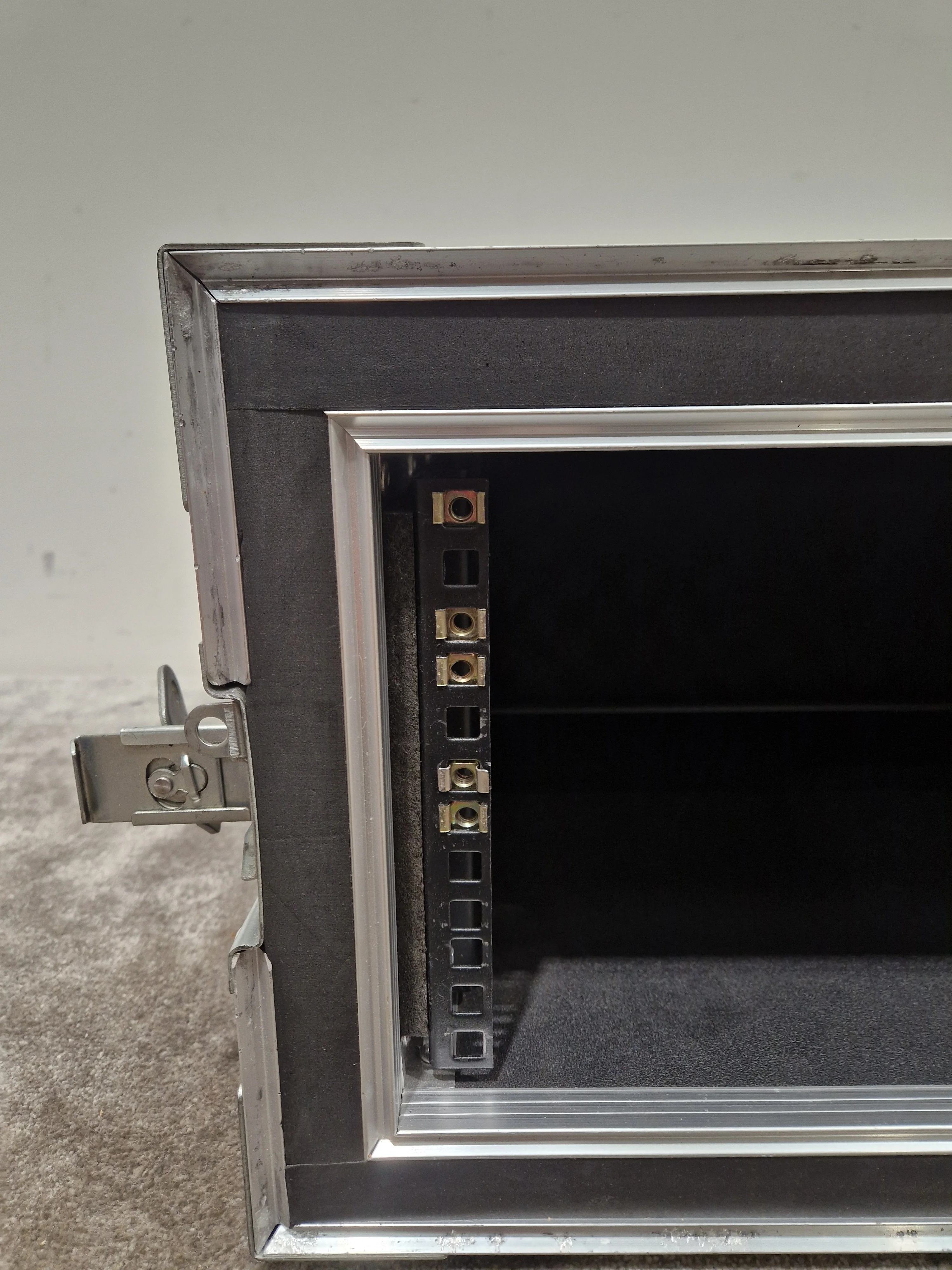 Rhino Flight Case - Black/Silver – Flight Case - Good - Image 15