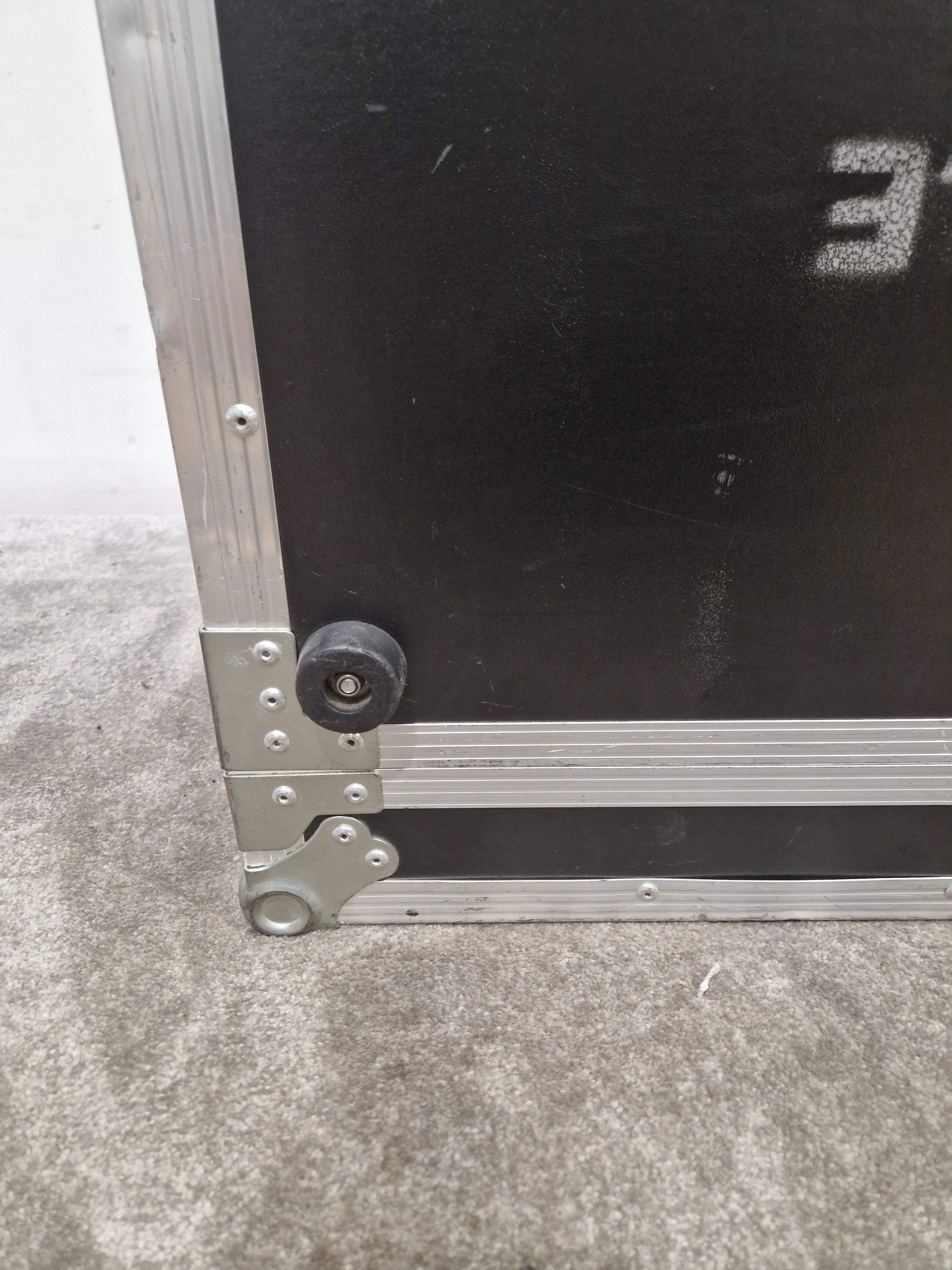 Rhino Flight Case - Black/Silver – Flight Case - Good - Image 3
