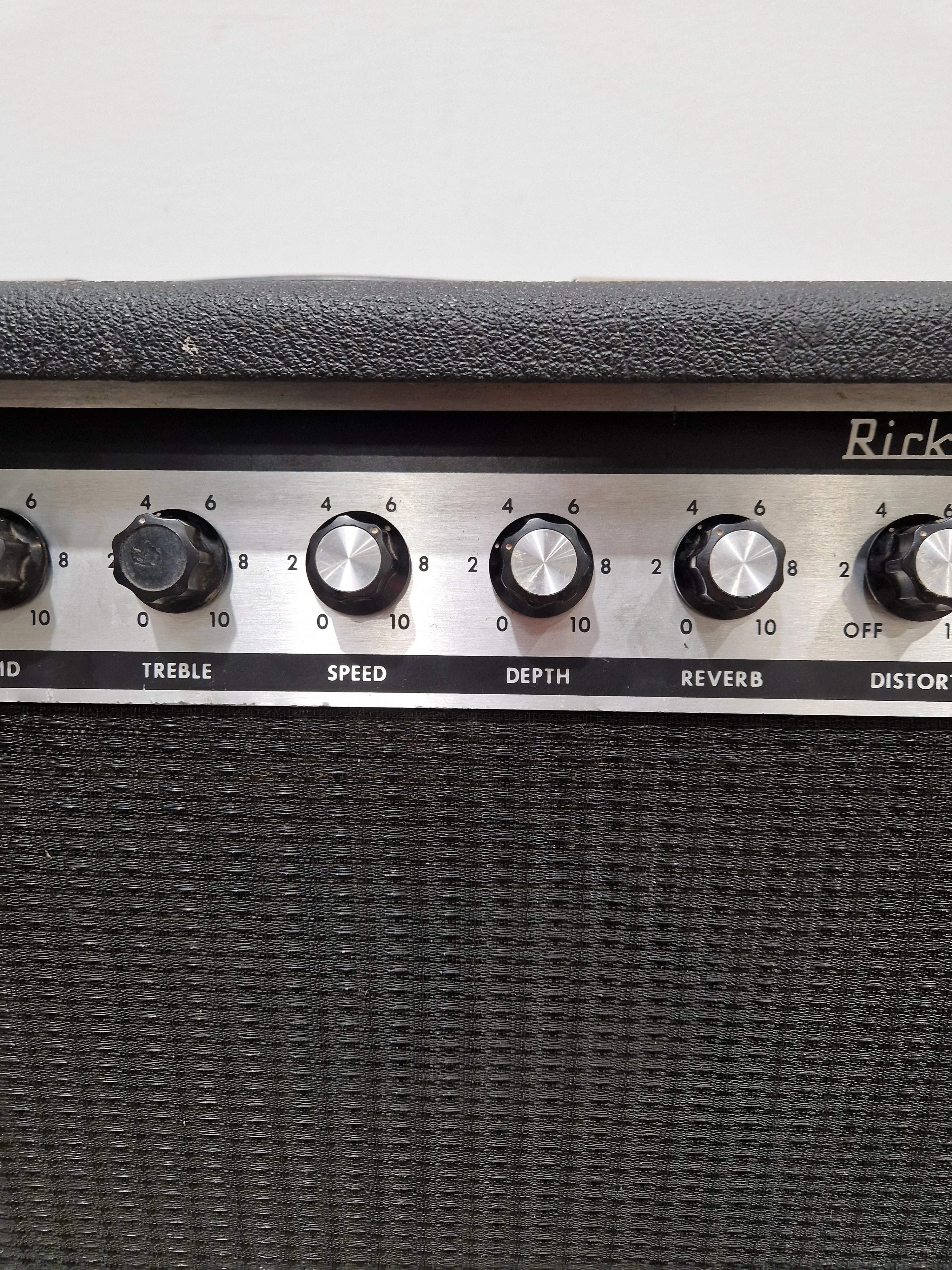 Rickenbacker TR25 - 25W Solid-State Combo Guitar Amp - Good w/ Power Supply - Image 4