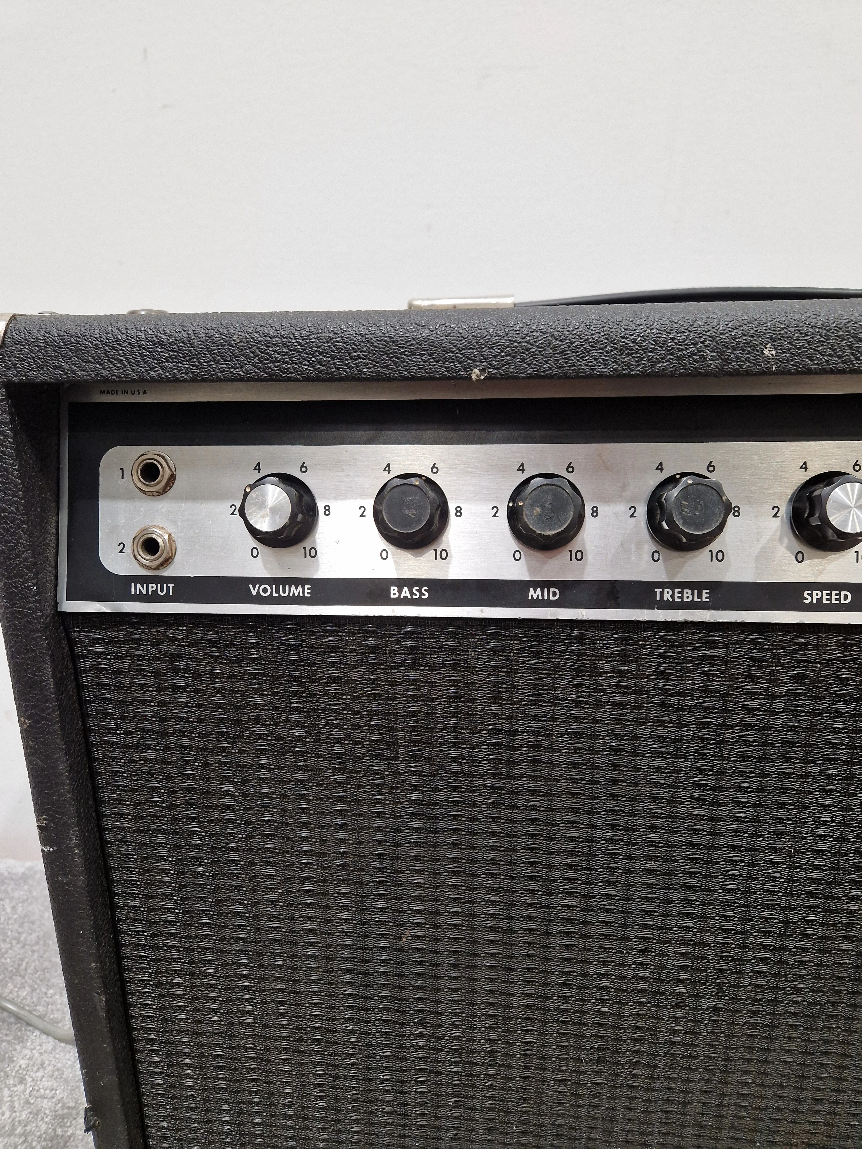 Rickenbacker TR25 - 25W Solid-State Combo Guitar Amp - Good w/ Power Supply - Image 5