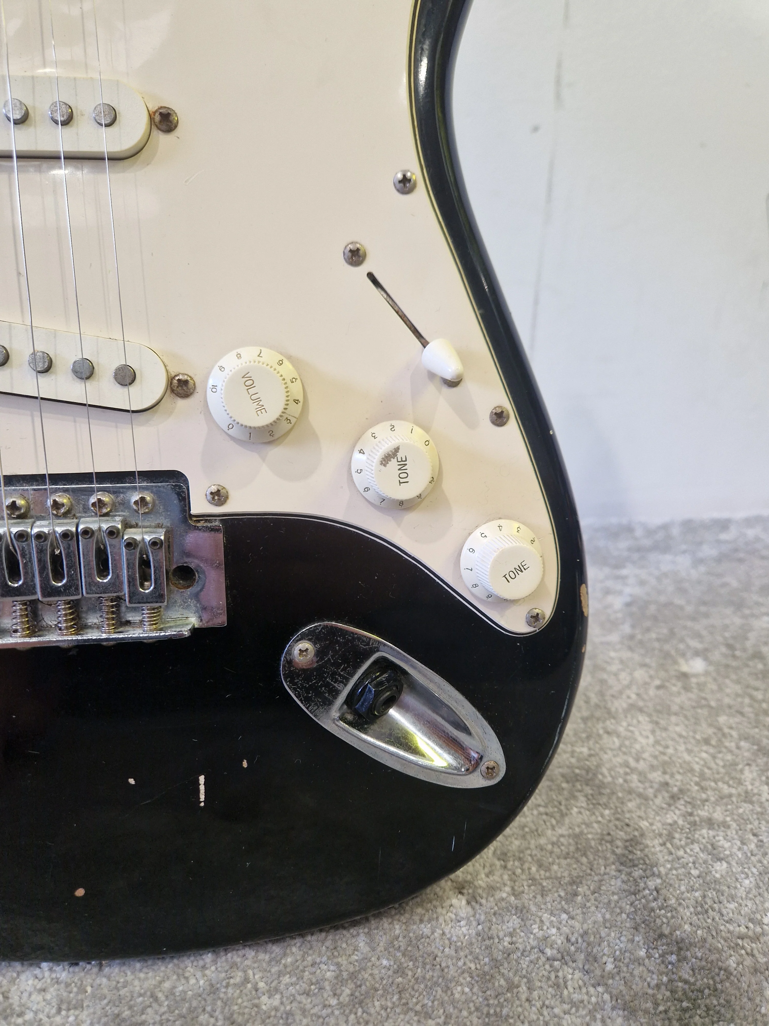 Rockwood by Hohner LX90L - Solid Body Electric Guitar, Ernie Ball Strings - Fair - Image 8