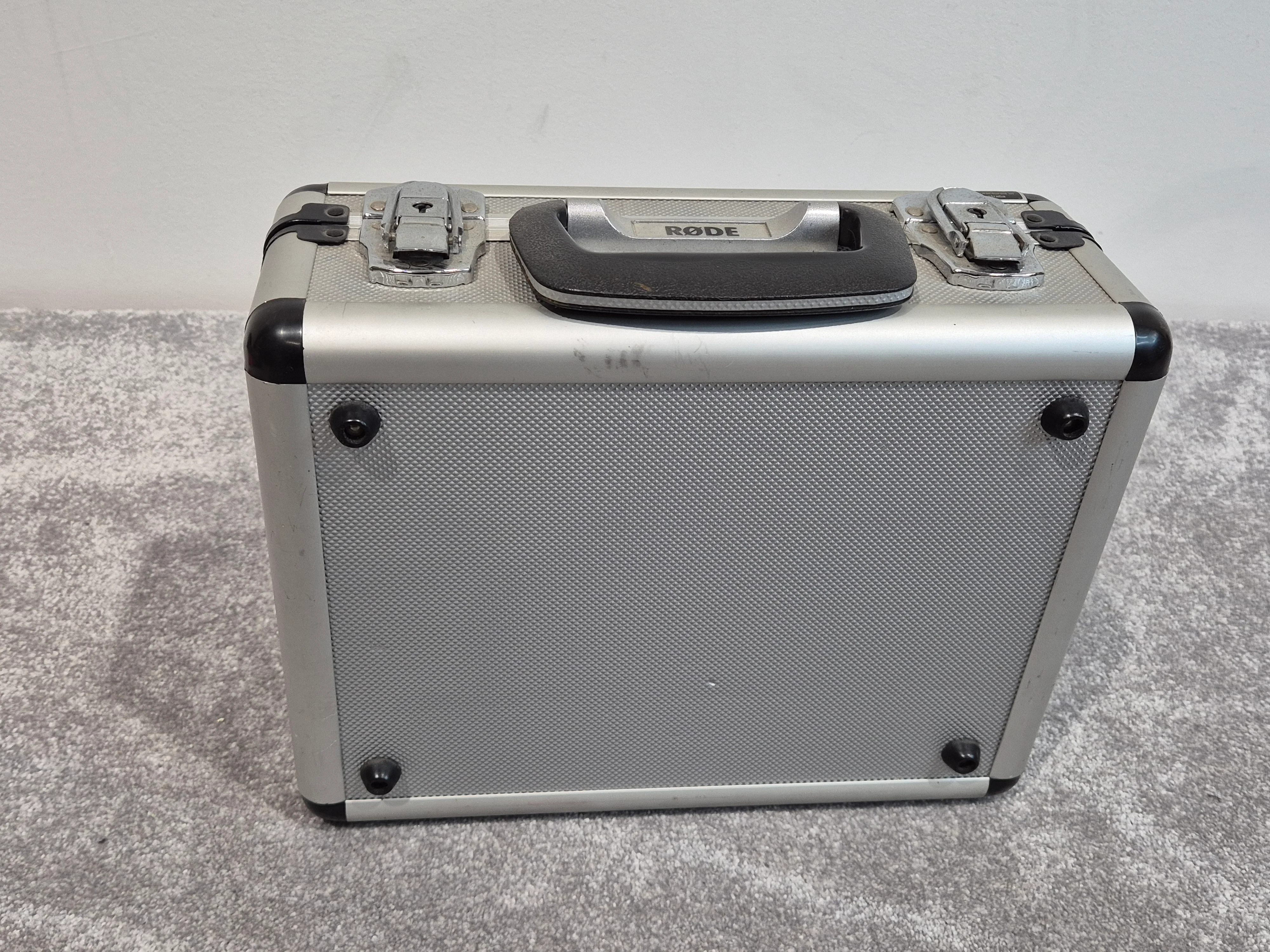 Rode NT2 - Мulti-Pattern Condenser Мicrophone w/ Flight Case - Image 7