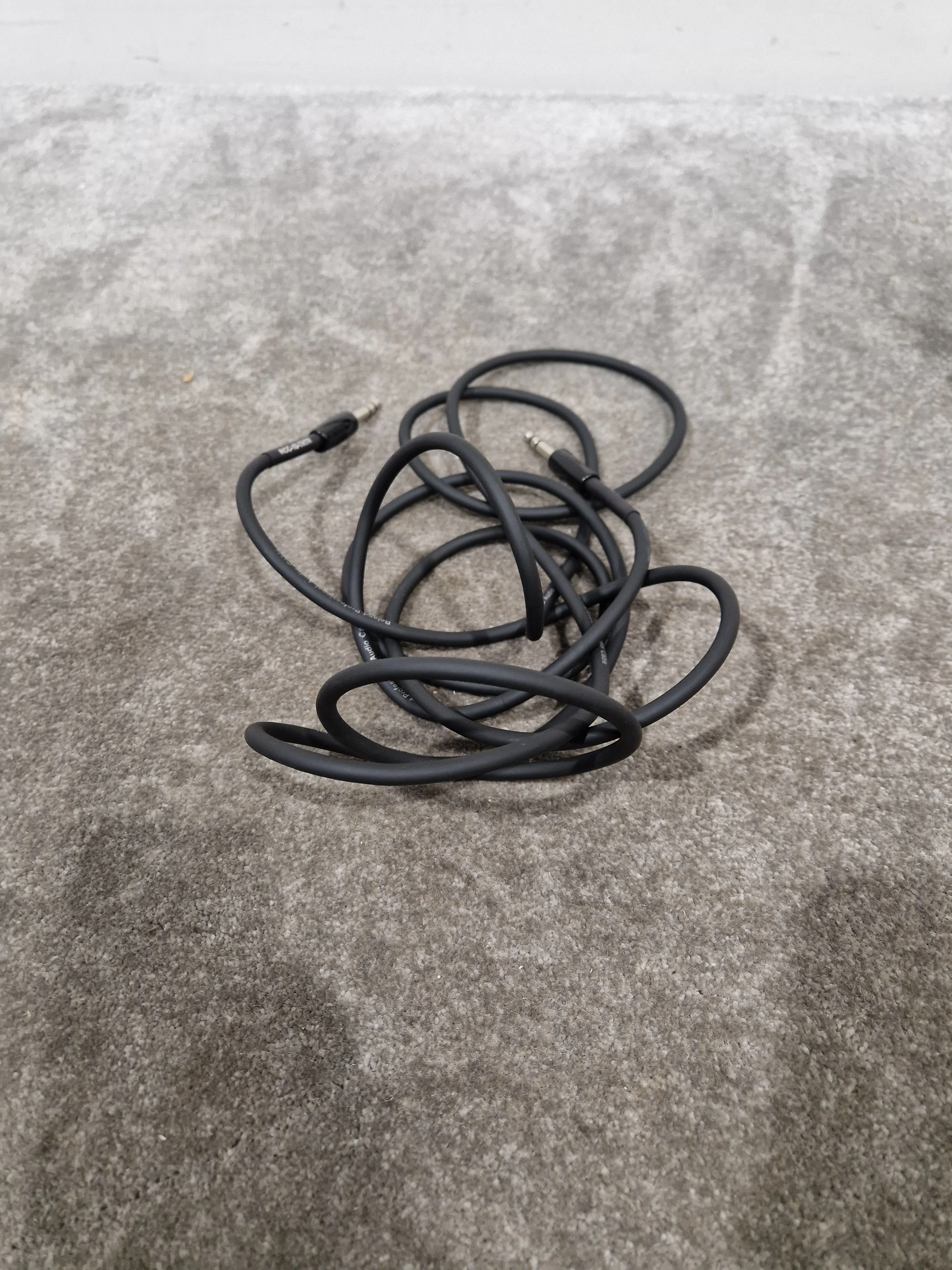 Roland 5FT Black Guitar/Speaker Cable - Durable Design - Excellent - Image 2