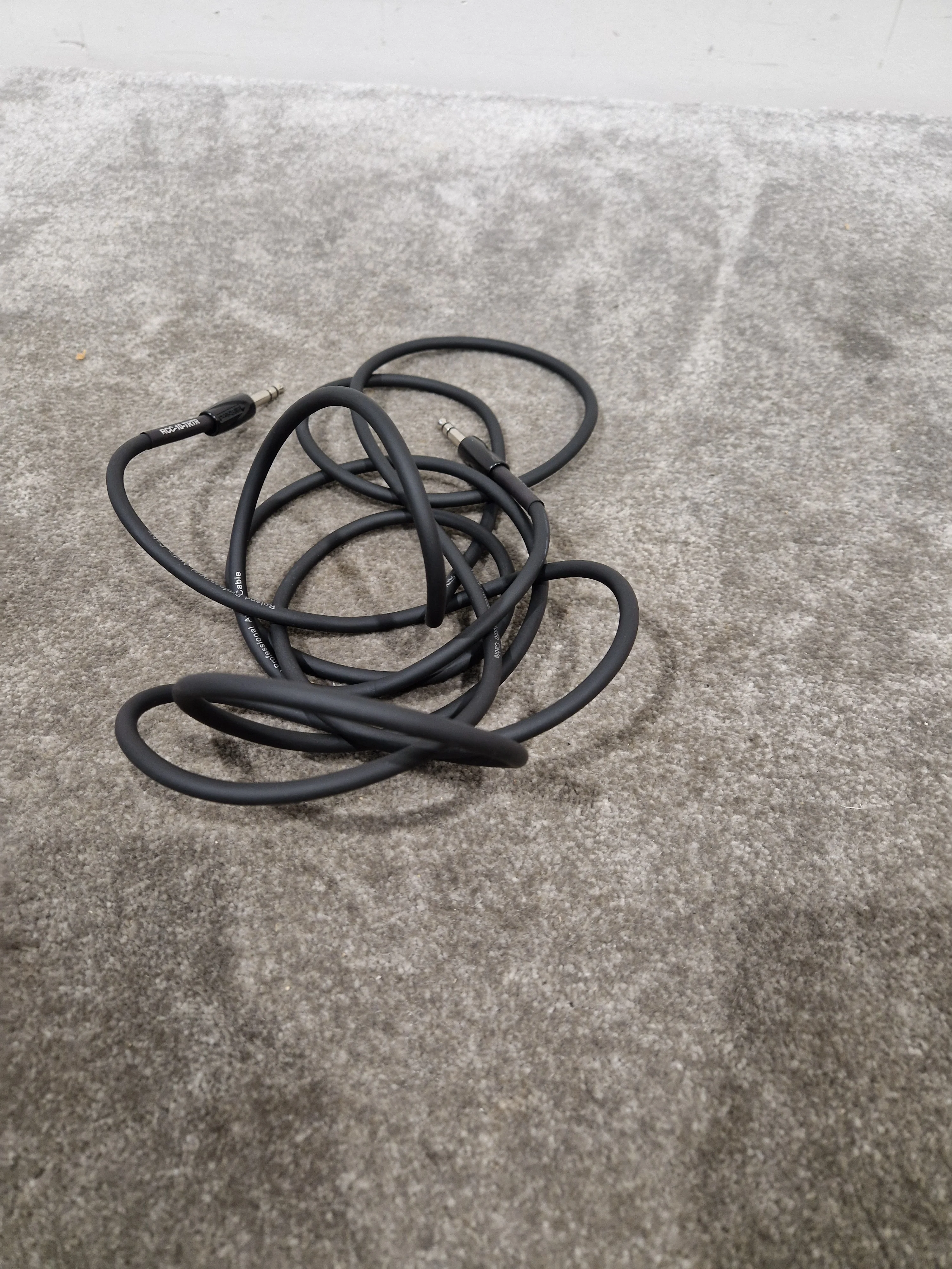 Roland 5FT Black Guitar/Speaker Cable - Durable Design - Excellent - Image 3