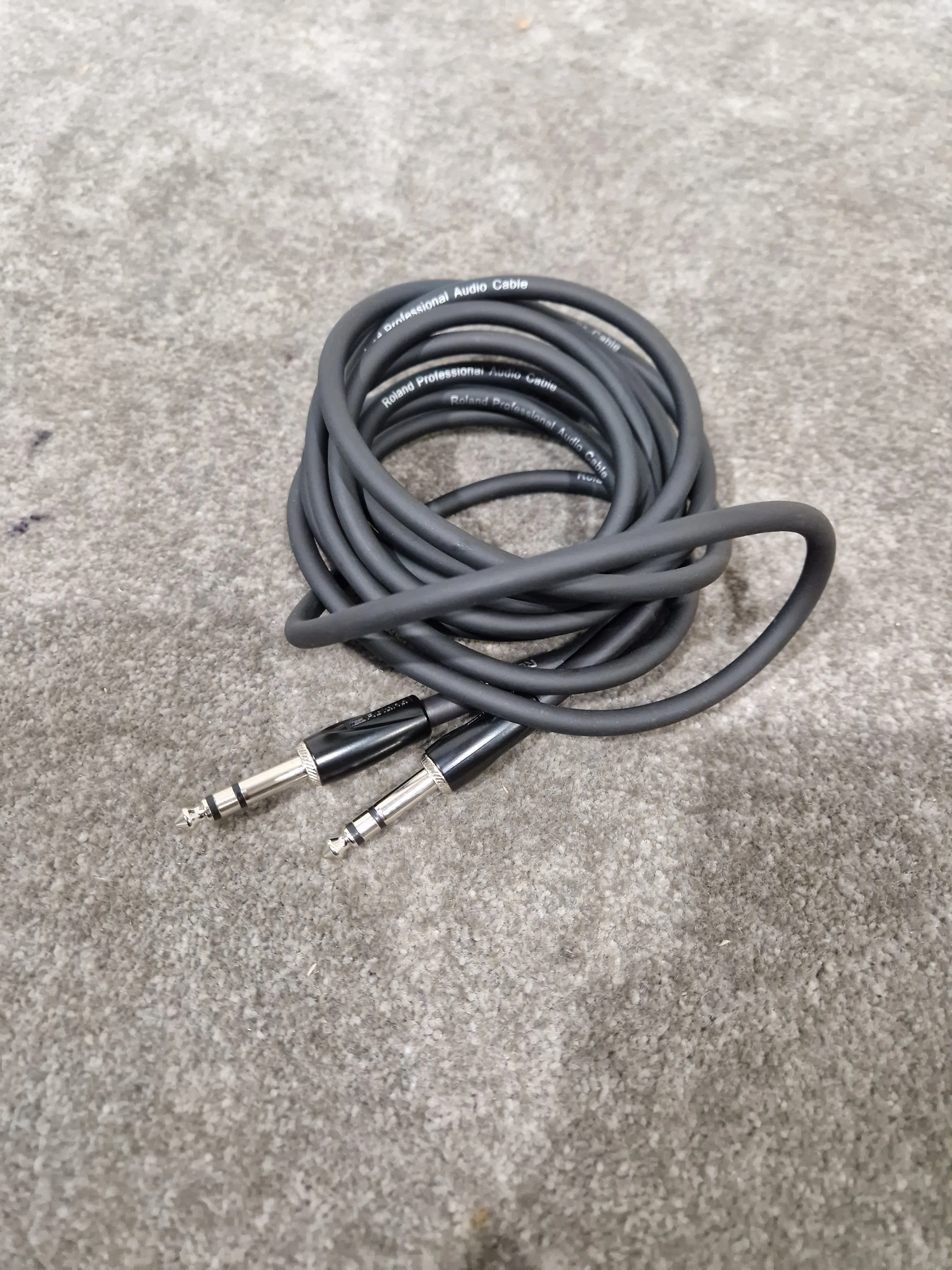Roland 5FT Black Guitar/Speaker Cable - Durable Design - Excellent - Image 4