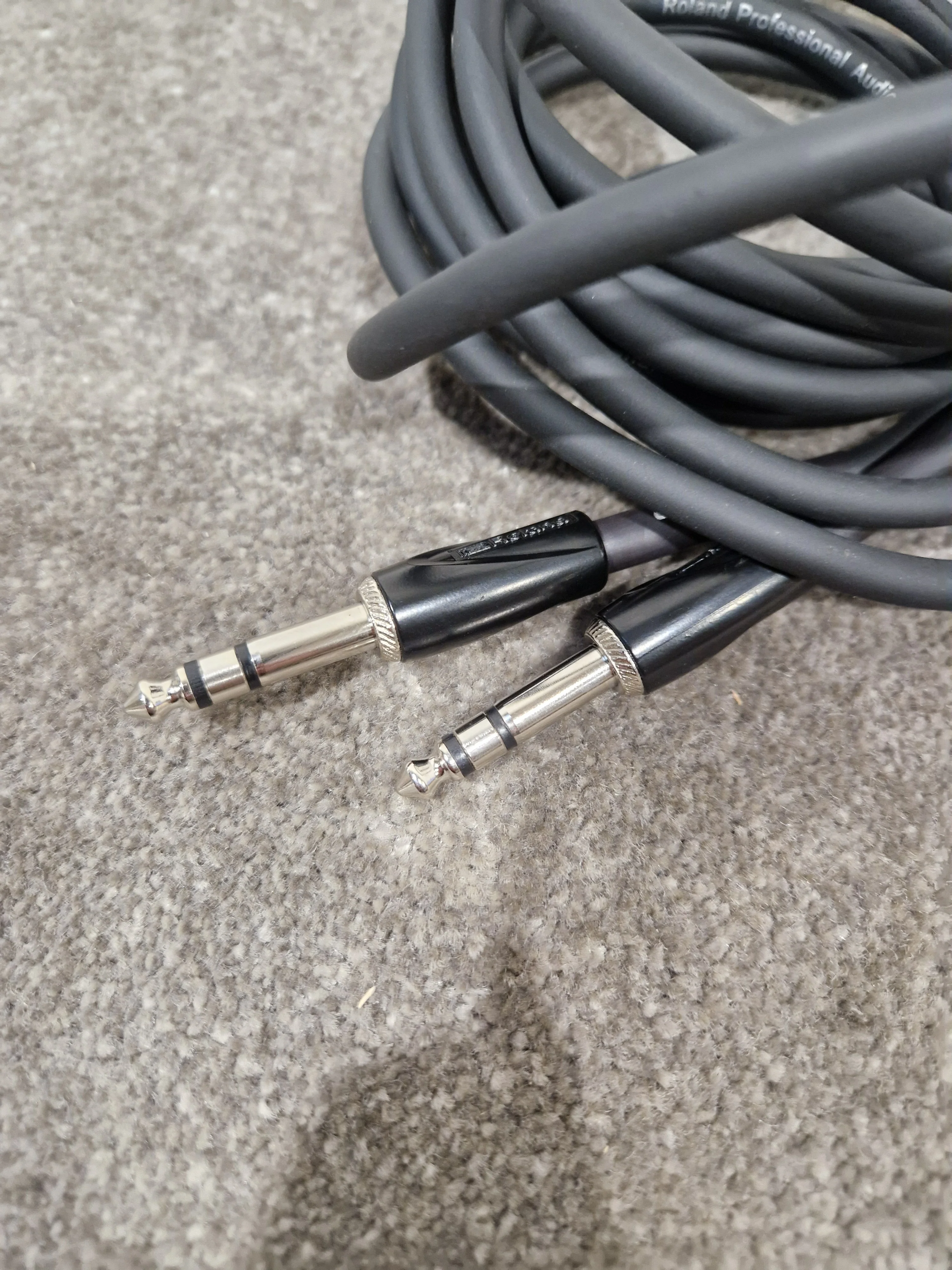 Roland 5FT Black Guitar/Speaker Cable - Durable Design - Excellent - Image 5