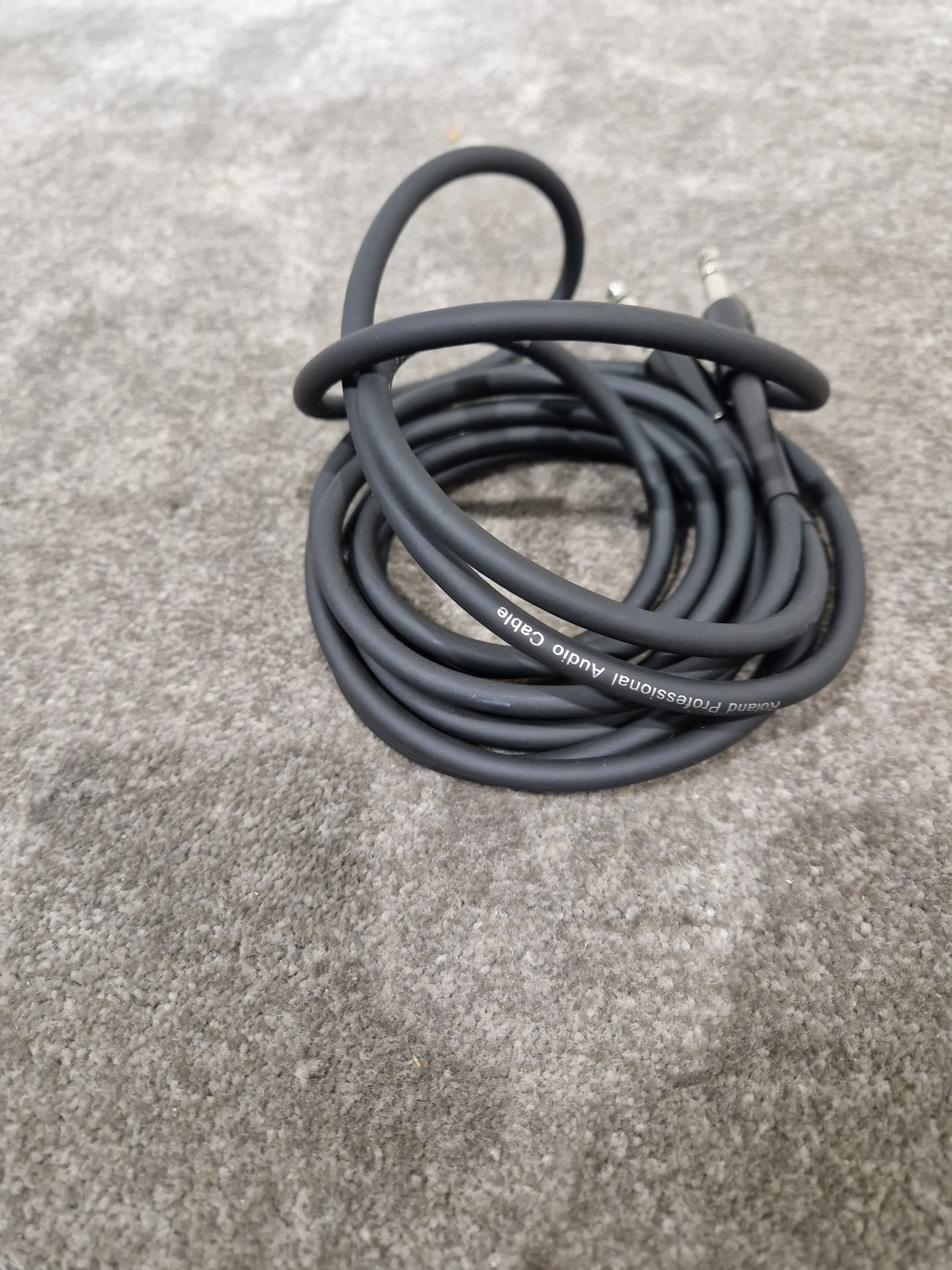 Roland 5FT Black Guitar/Speaker Cable - Durable Design - Excellent - Image 6