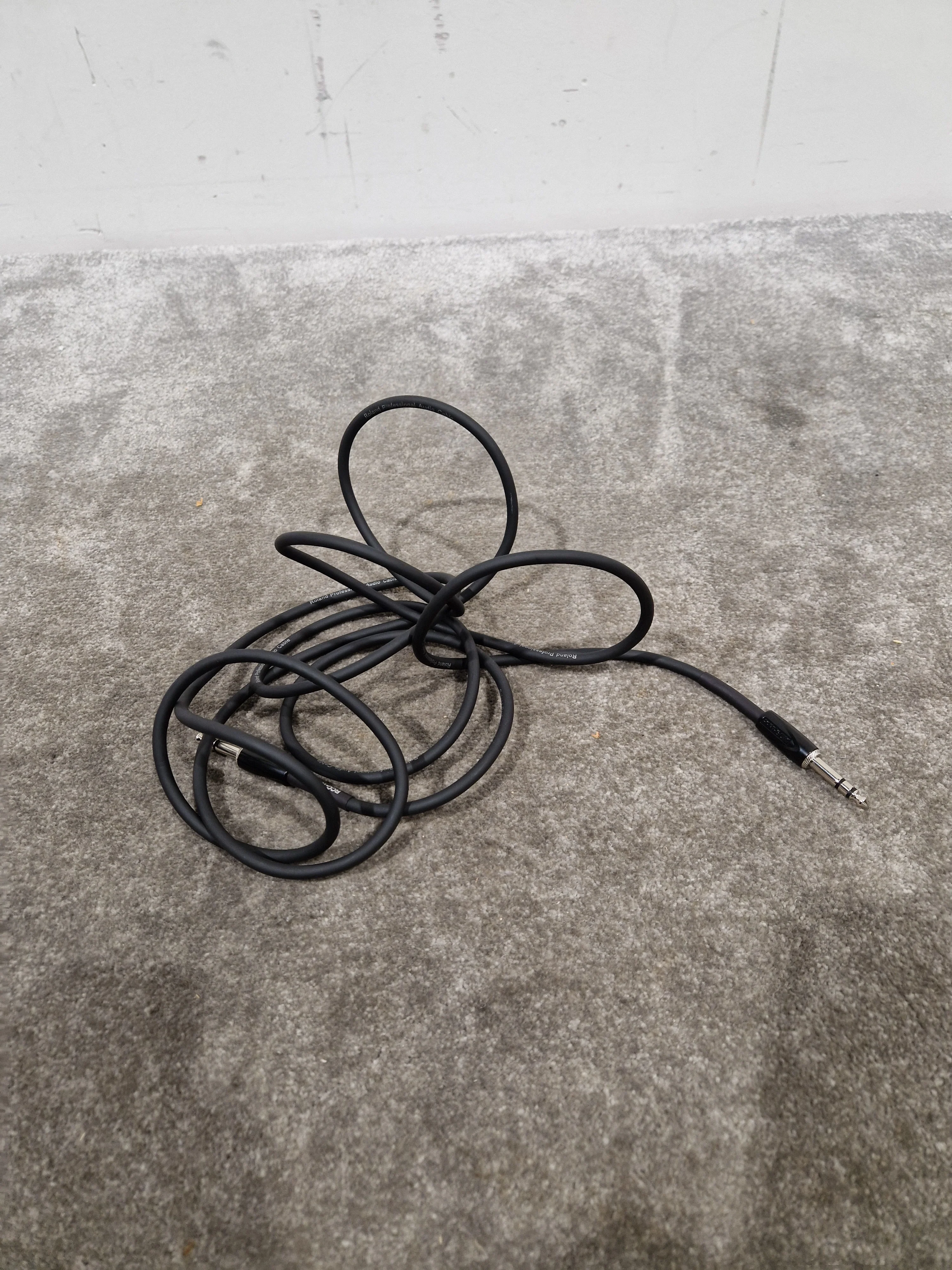 Roland 5FT Black Guitar/Speaker Cable - Durable Design - Excellent - Image 9