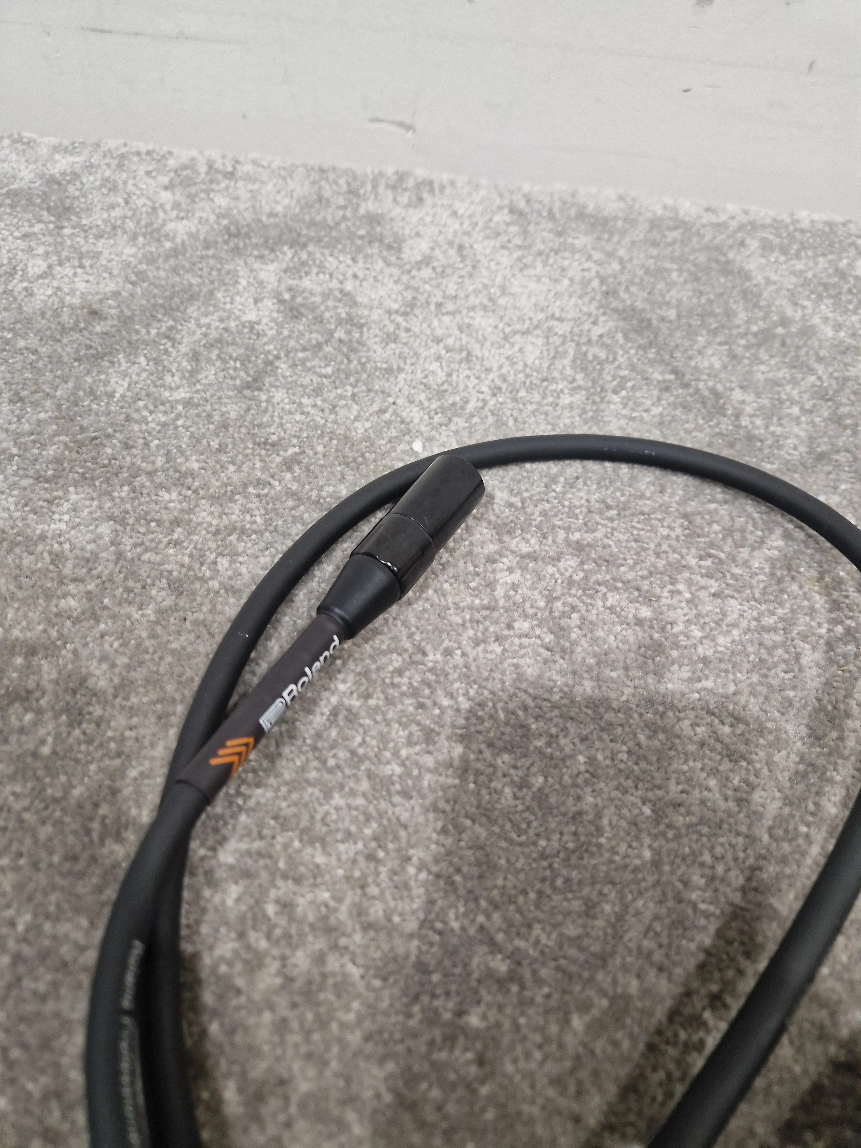 Roland 5FT Black Microphone Cable - Durable Design - Excellent - Image 3