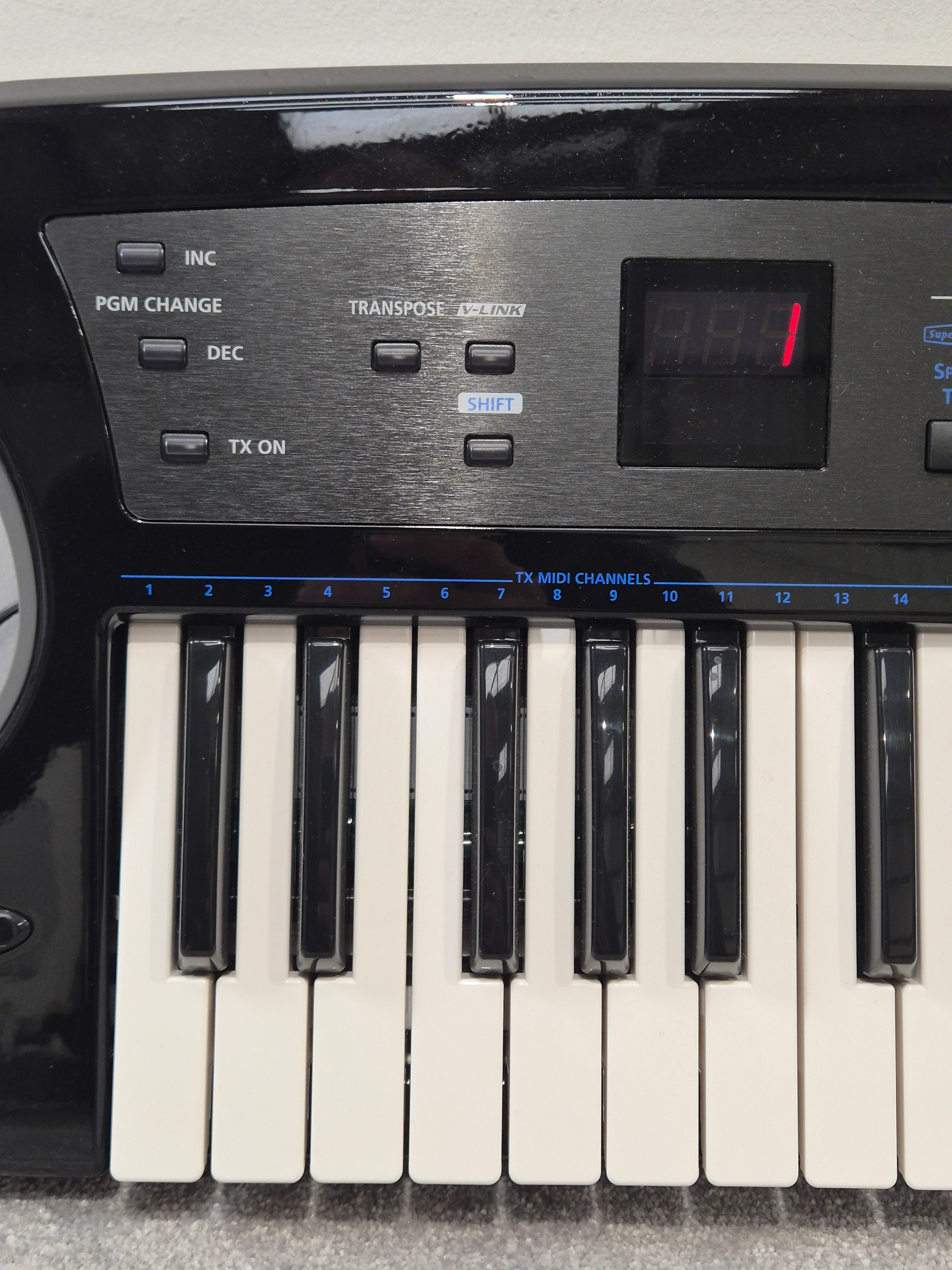 Roland AX-Synth - 49 Keys Keytar - Excellent w/ Original Box - Image 4