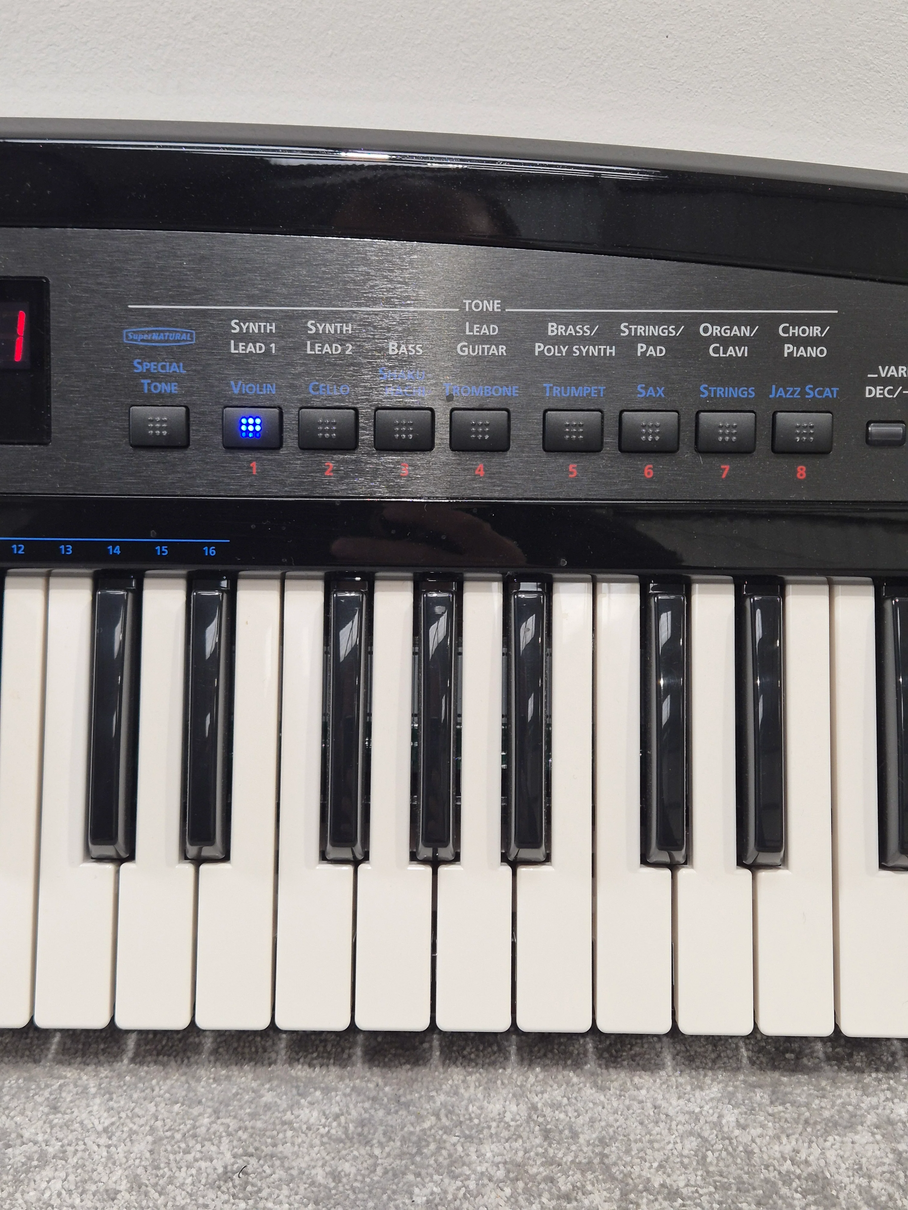 Roland AX-Synth - 49 Keys Keytar - Excellent w/ Original Box - Image 5