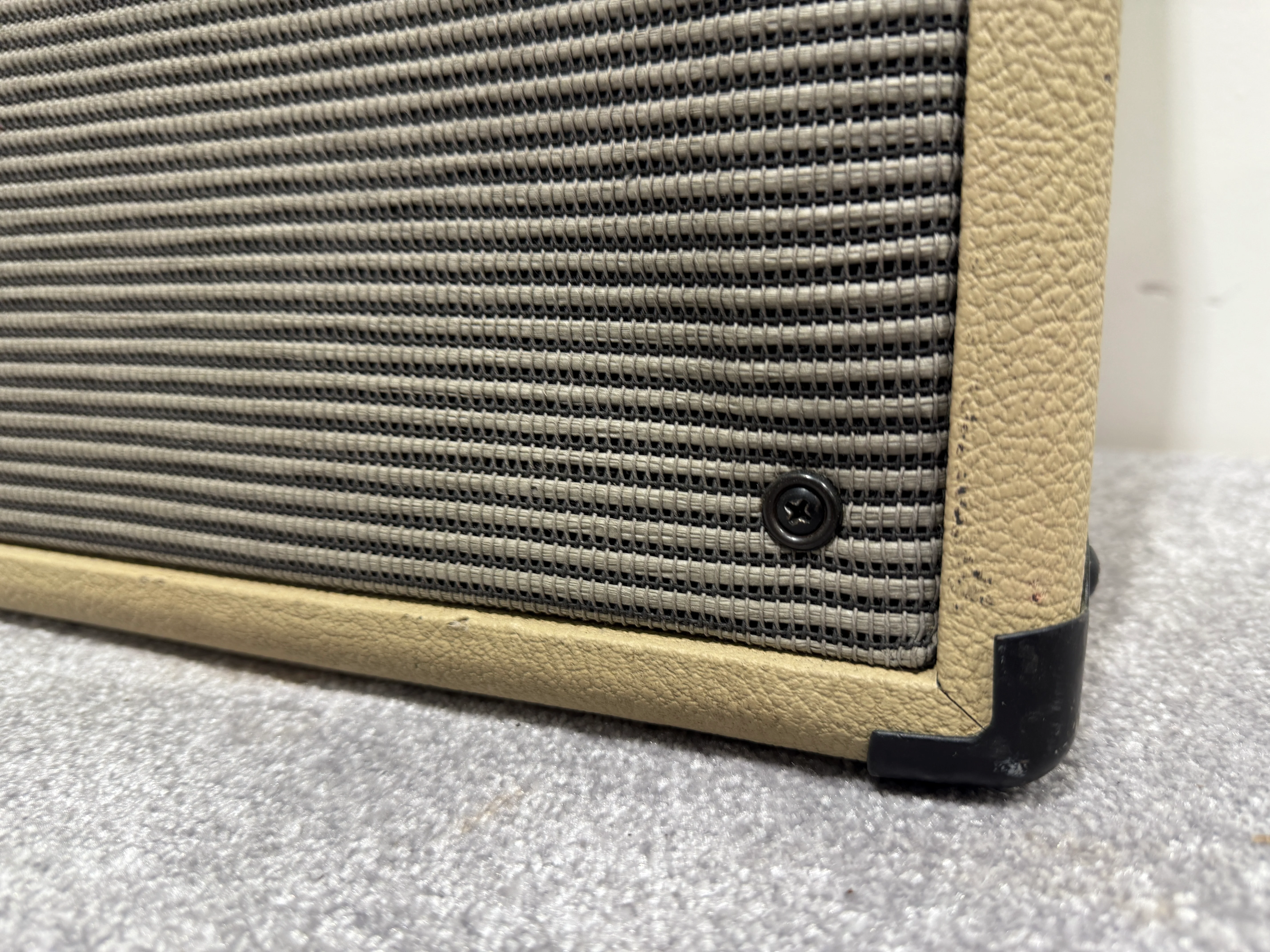 Roland BC-30 Blues Cube Guitar Amplifier - Image 17