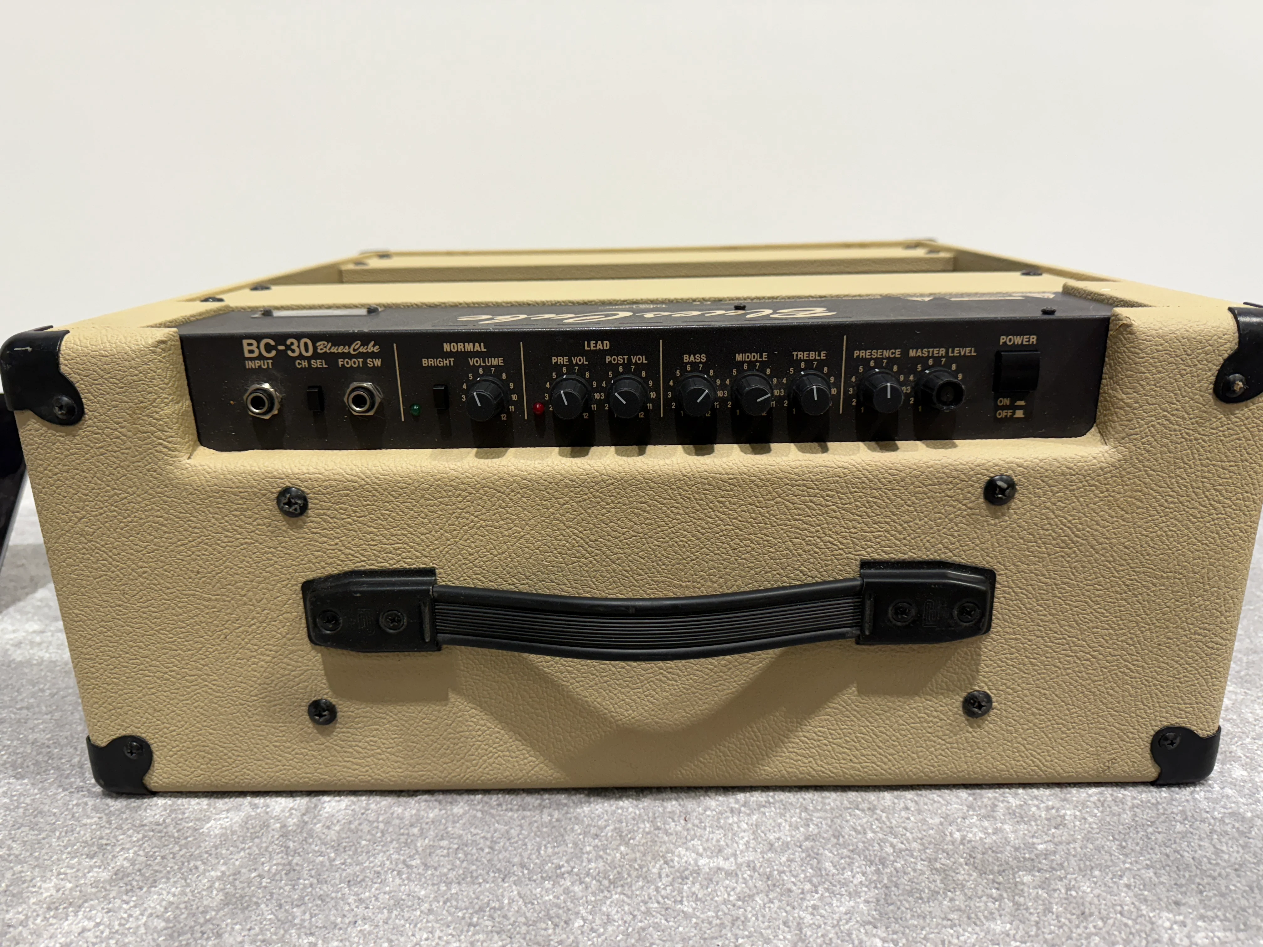 Roland BC-30 Blues Cube Guitar Amplifier - Image 4