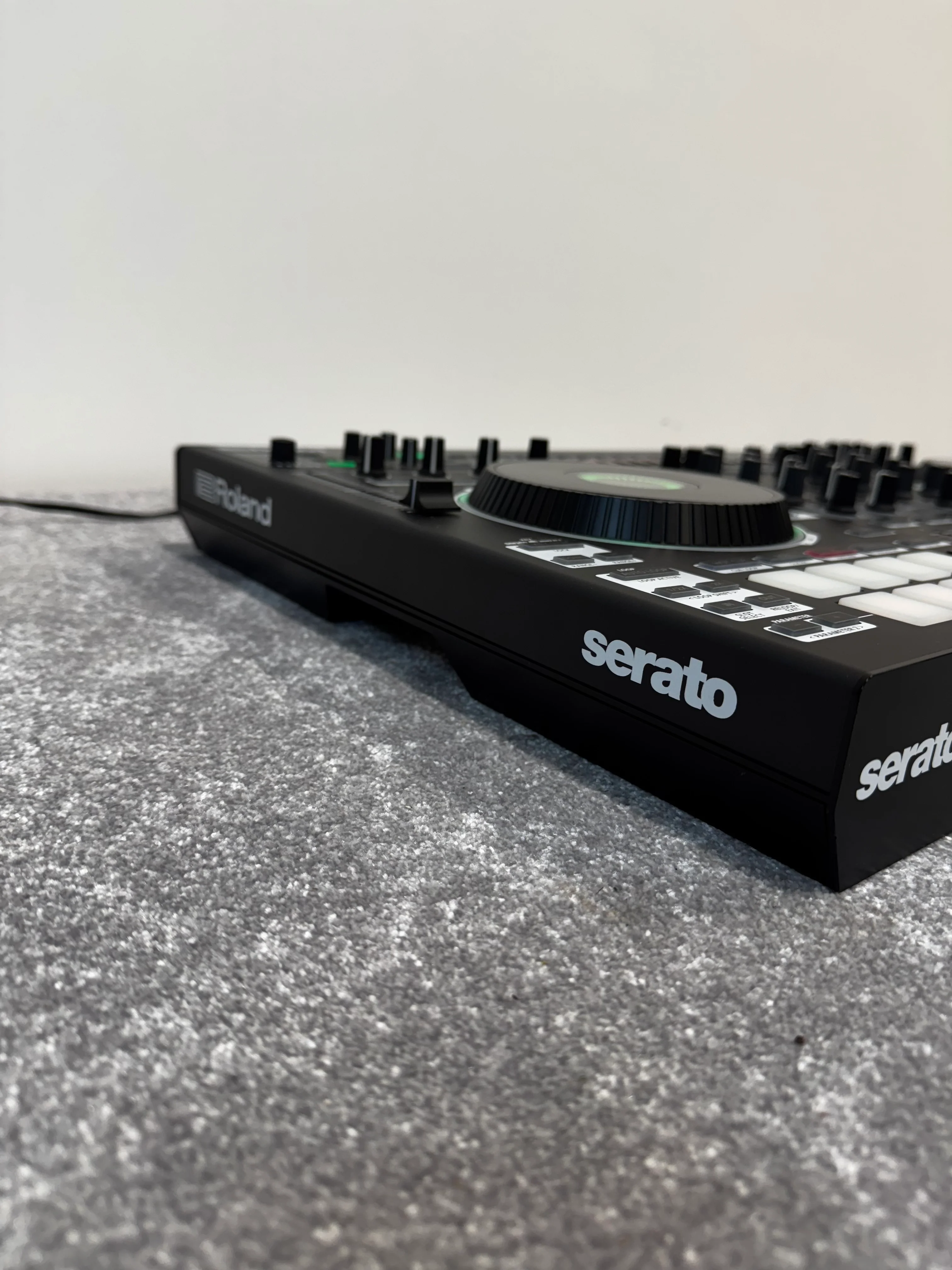 Roland DJ-808 Professional Grade DJ Controller - Image 6