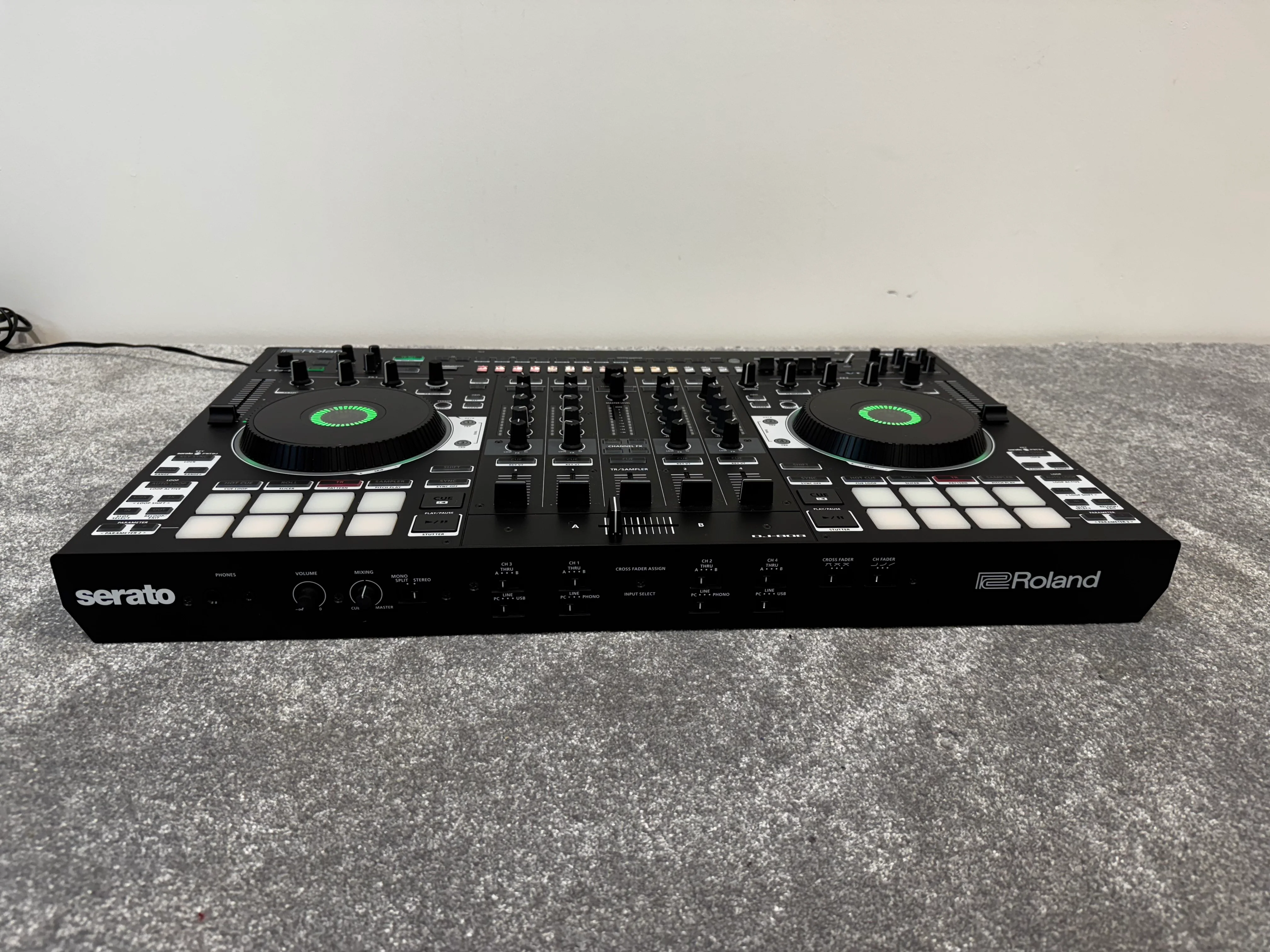 Roland DJ-808 Professional Grade DJ Controller - Image 9