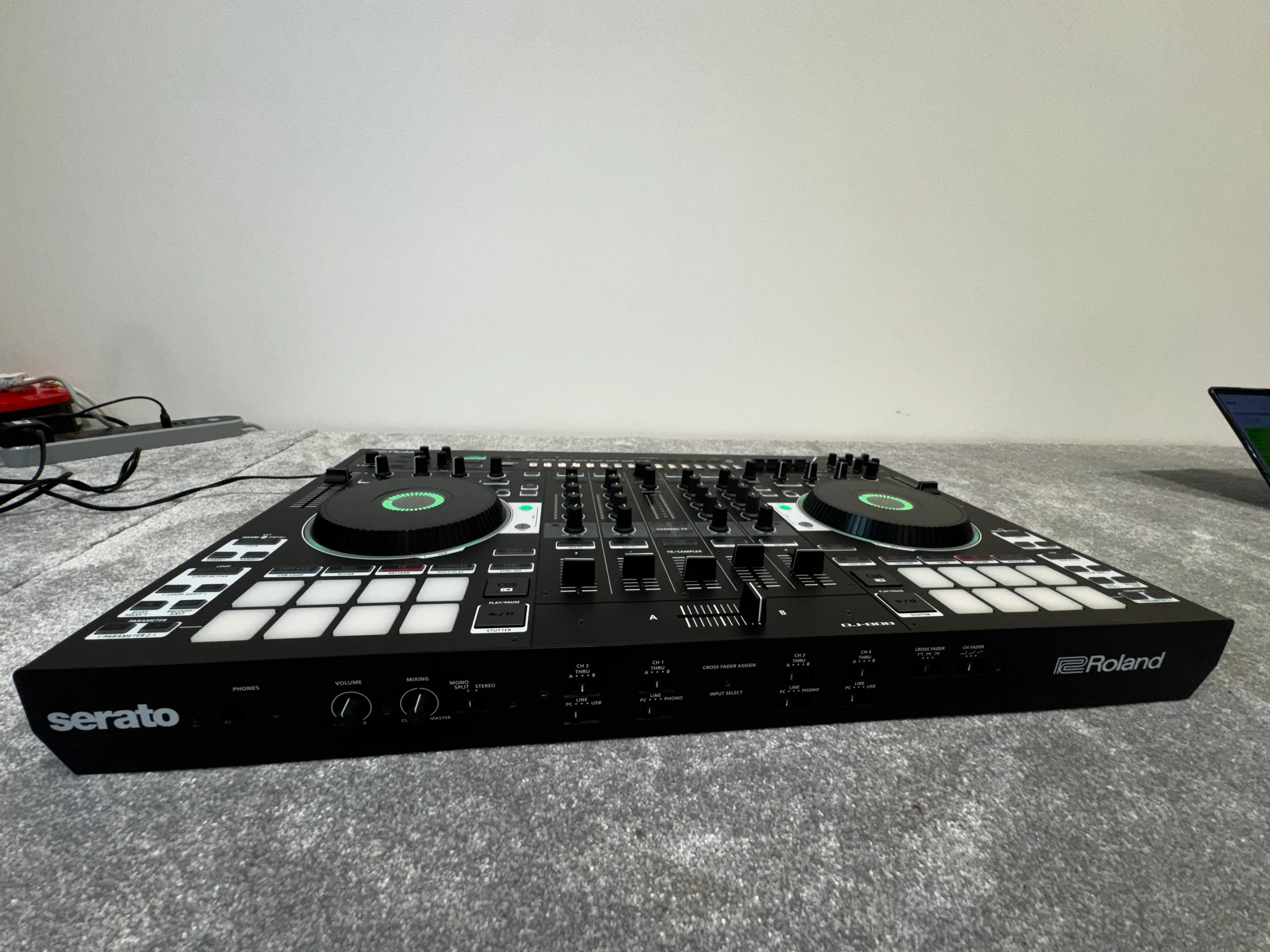 Roland DJ-808 Professional Grade DJ Controller Boxed - Image 3