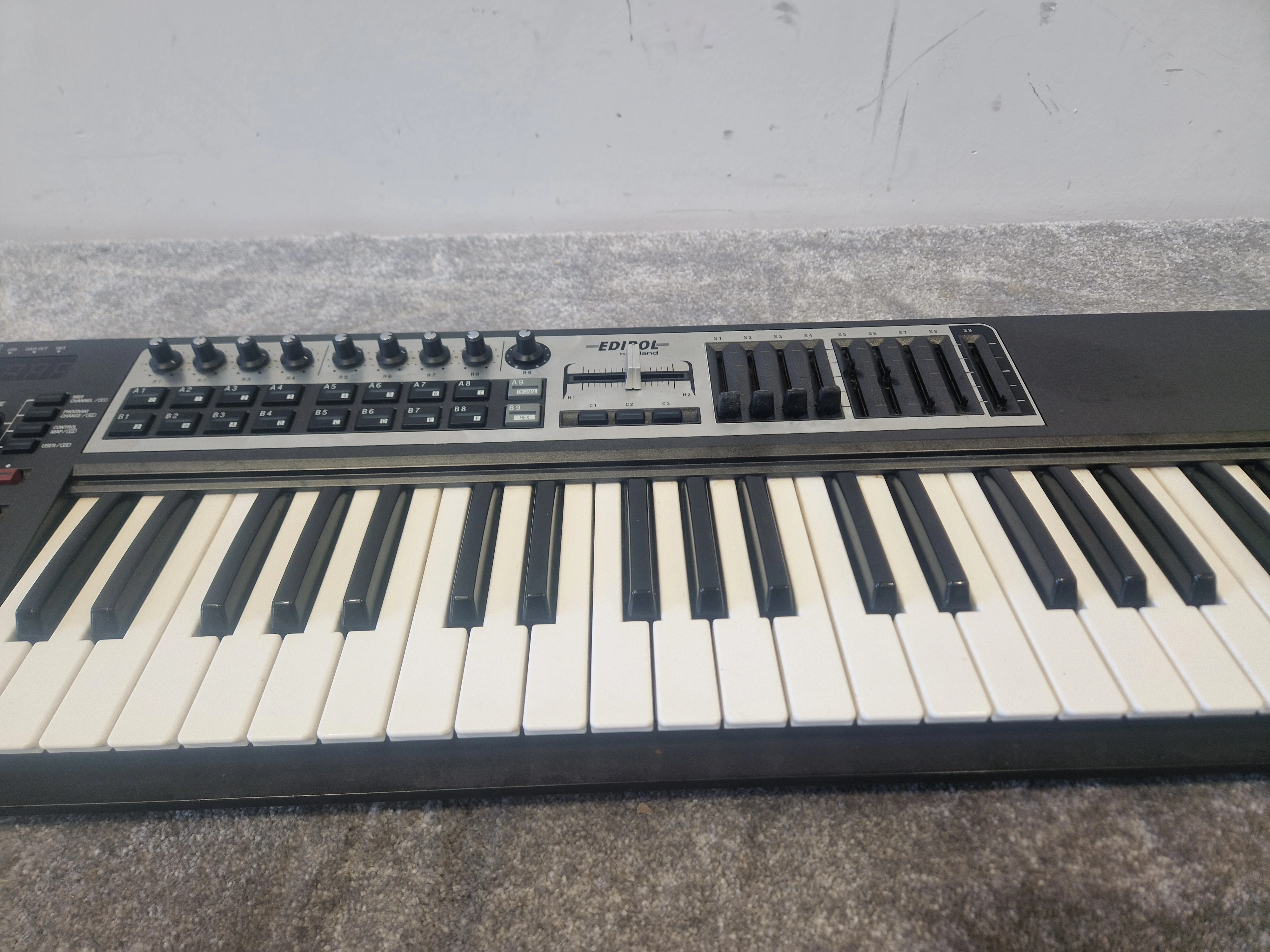 Roland Edirol PCR-800 - 61-Key MIDI Controller, USB Connectivity - Fair - Image 3