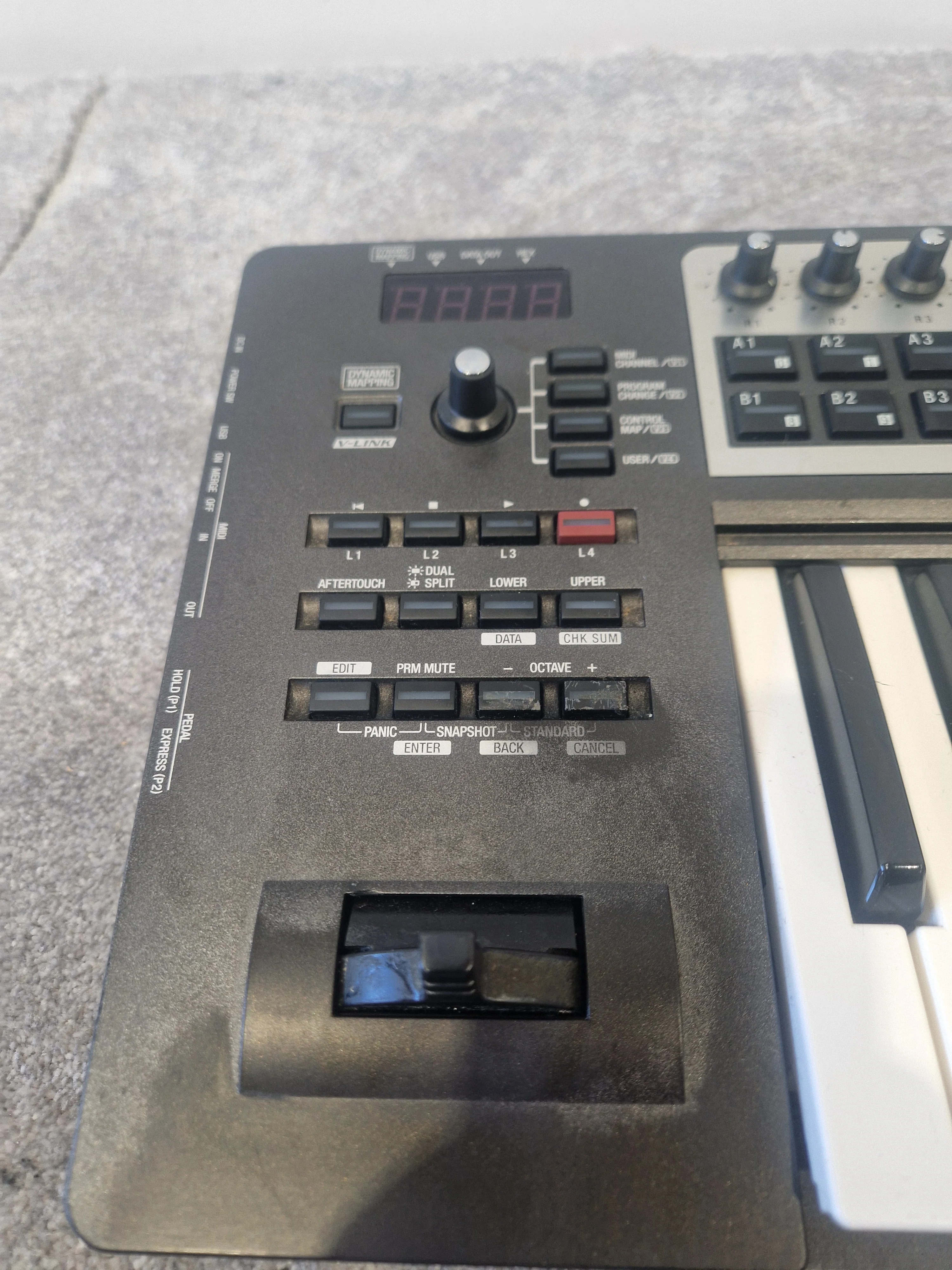 Roland Edirol PCR-800 - 61-Key MIDI Controller, USB Connectivity - Fair - Image 4