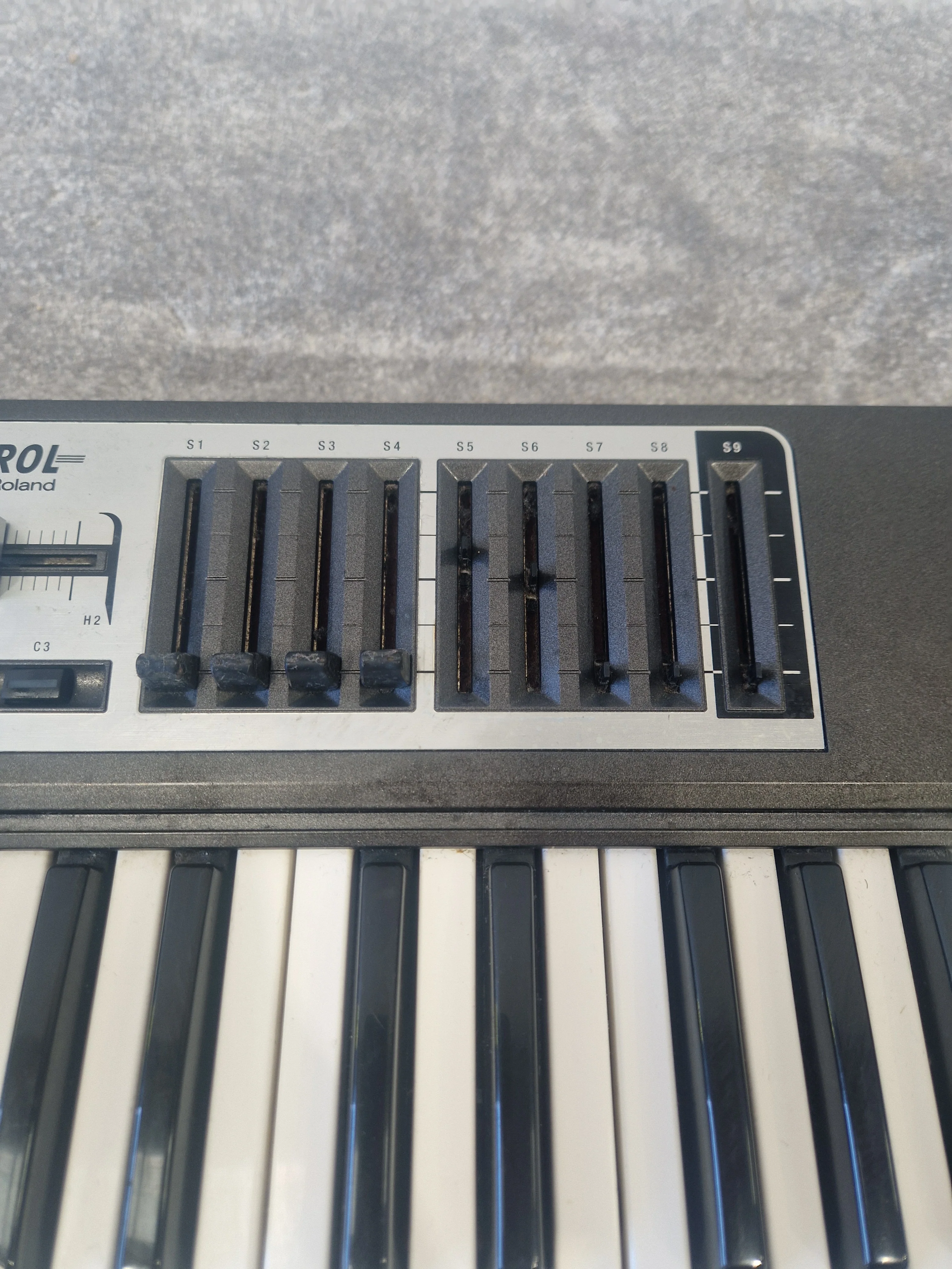Roland Edirol PCR-800 - 61-Key MIDI Controller, USB Connectivity - Fair - Image 8