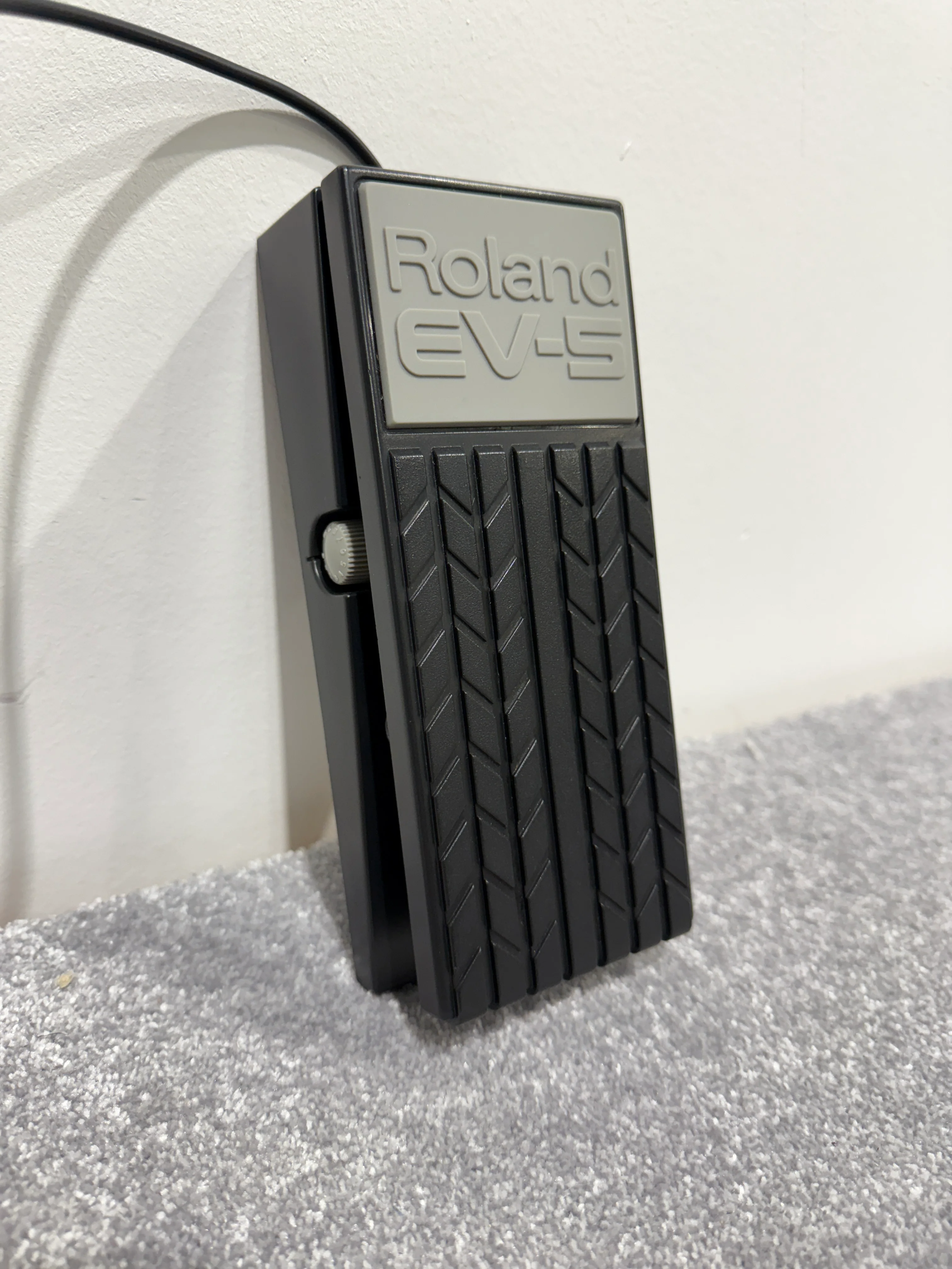 Roland EV-5 Expression Pedal Effects Keyboard - Image 2