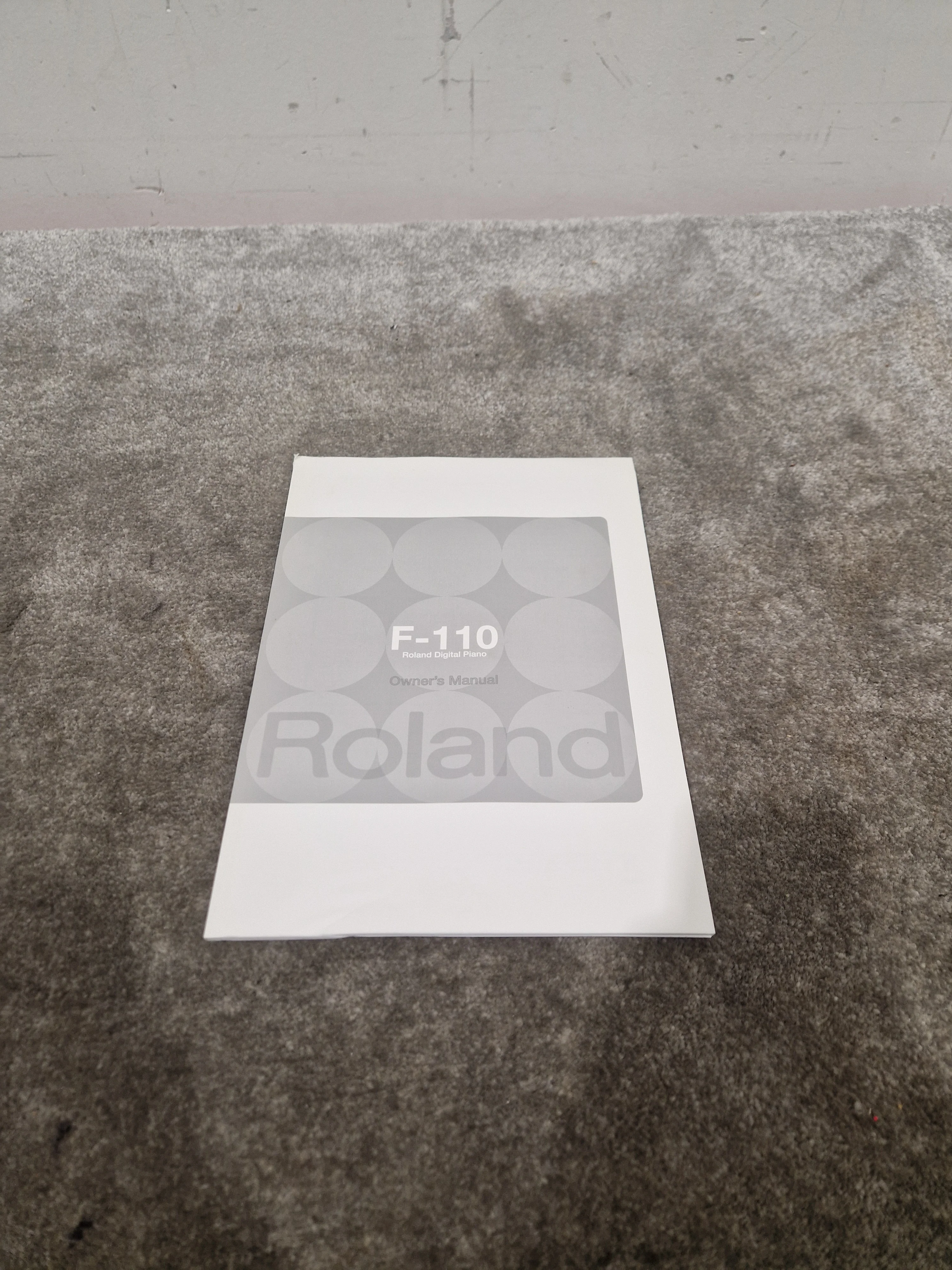 Roland F-110 - Digital Piano - Black - Good - Image 3
