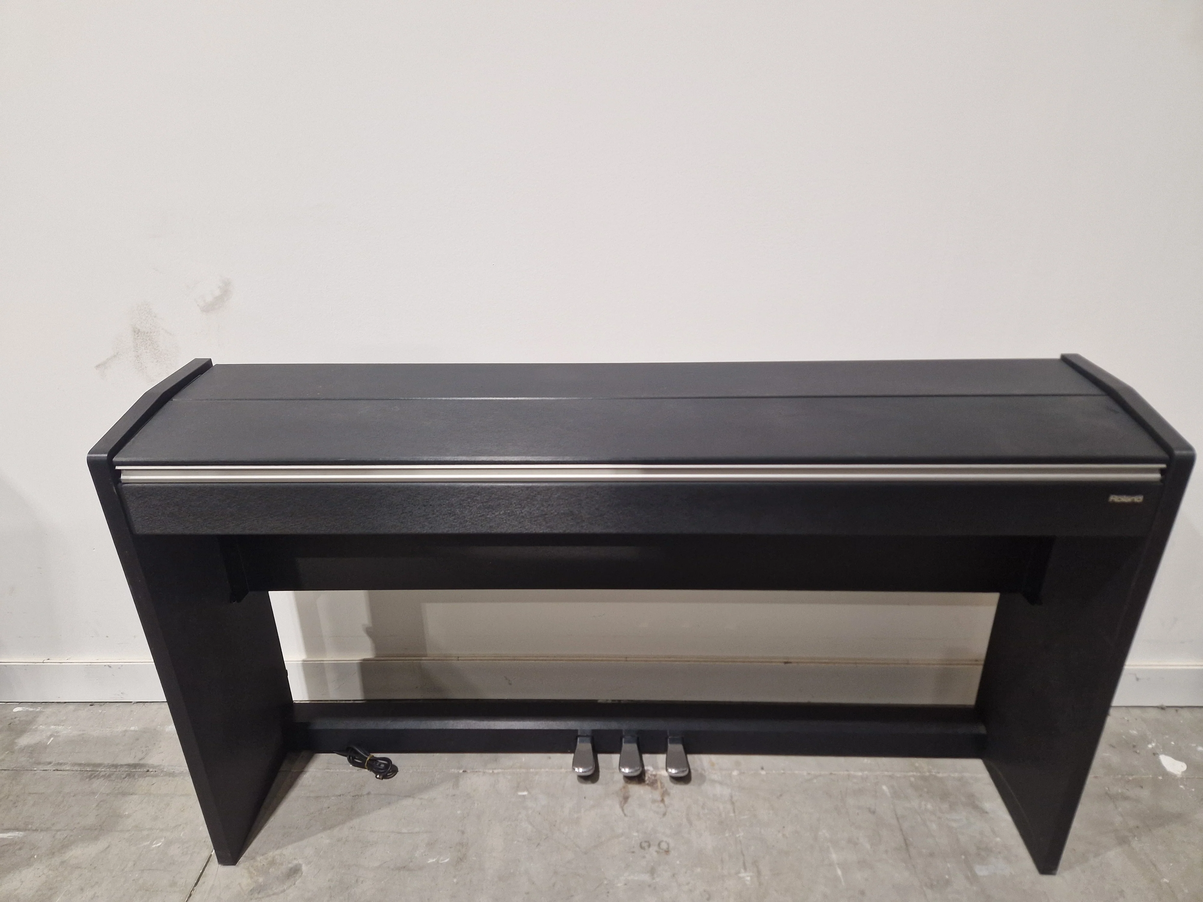 Roland F-110 - Digital Piano - Black - Good - Image 7