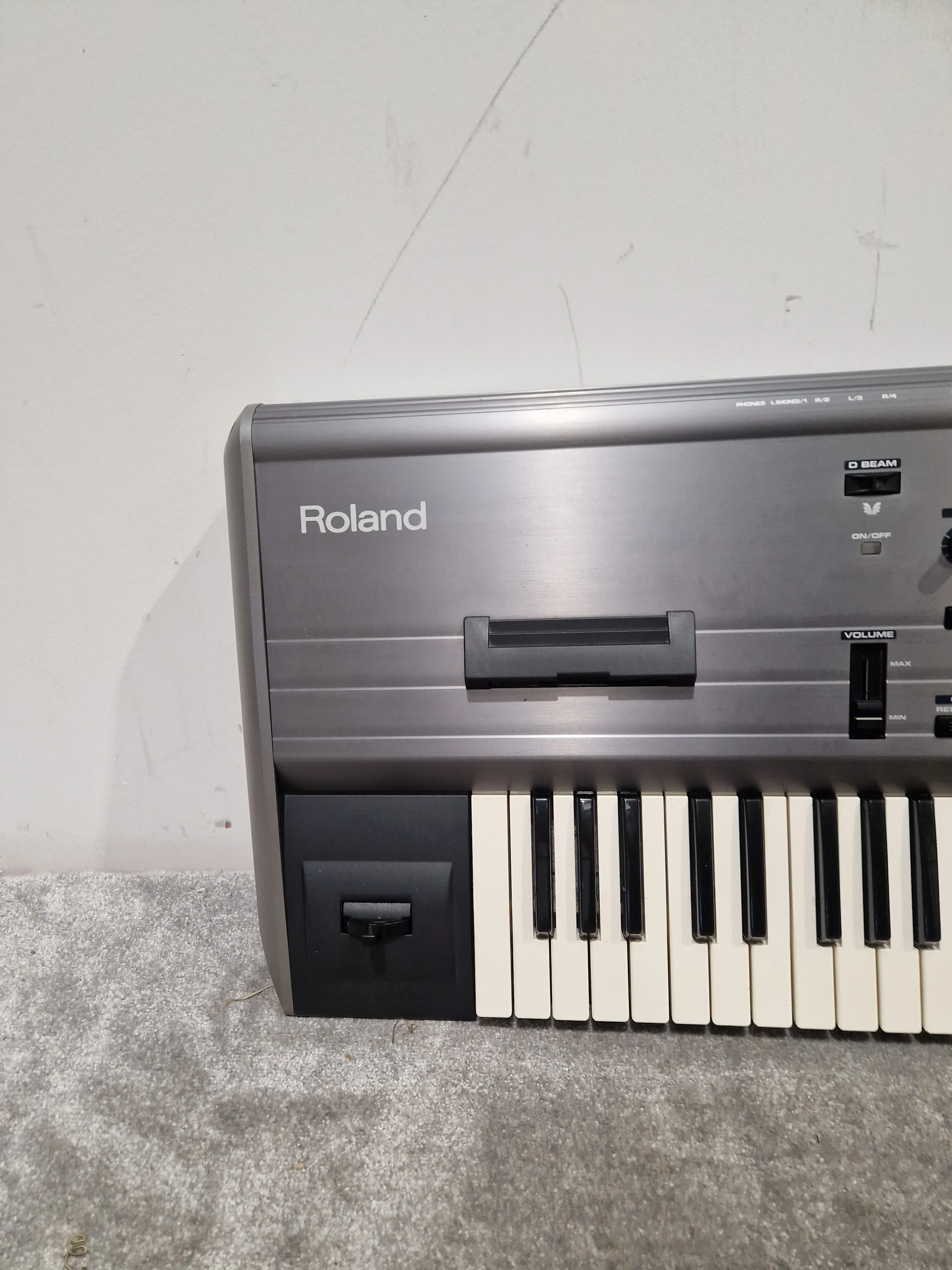 Roland Fantom - Workstation Keyboard - Silver/Black - Good w/ Soft Case, Power Cable - Image 6