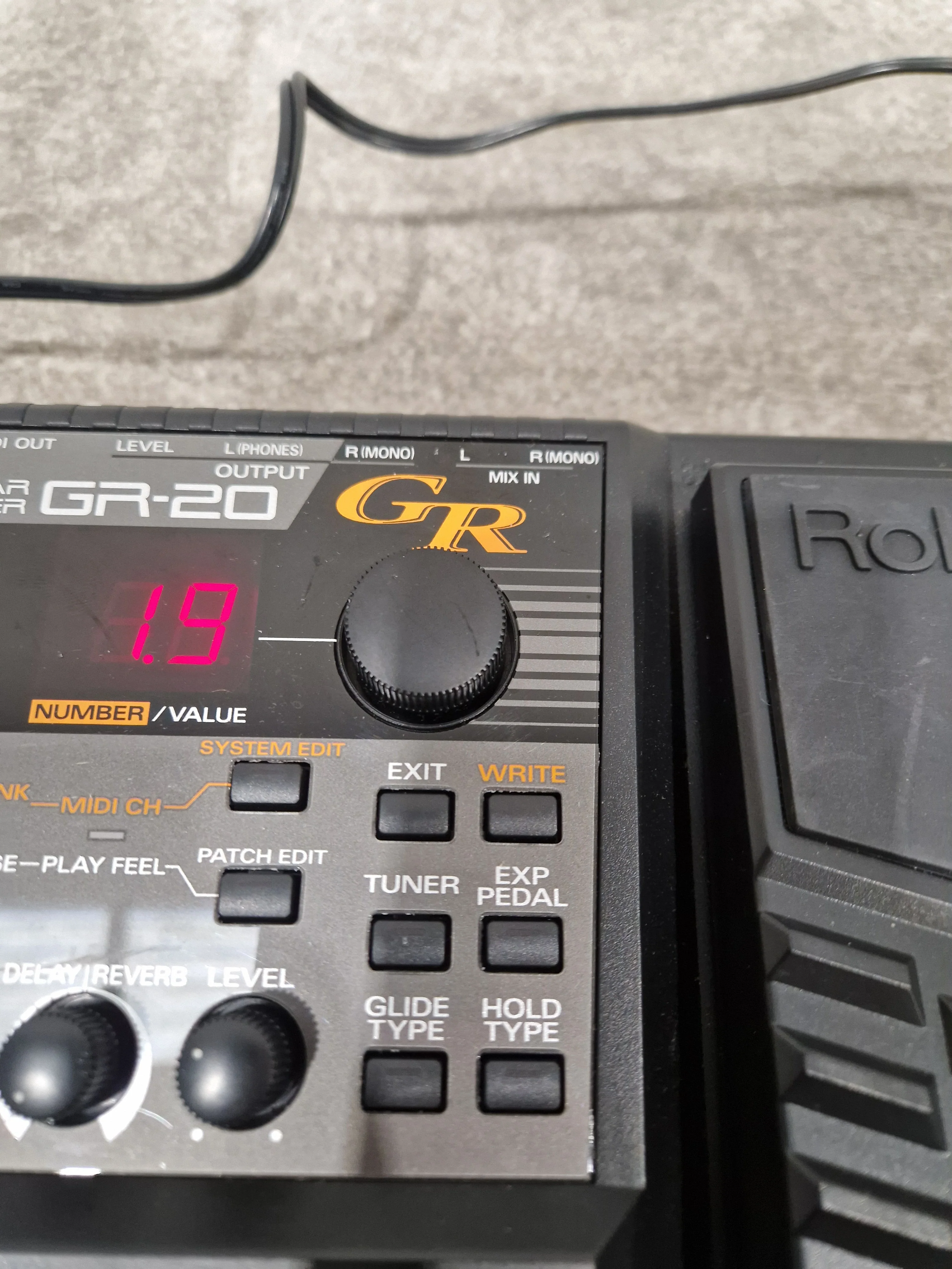 Roland GR-20 - Guitar Synthesizer - Complete System - Excellent w/ Cables & Power Supply - Image 12