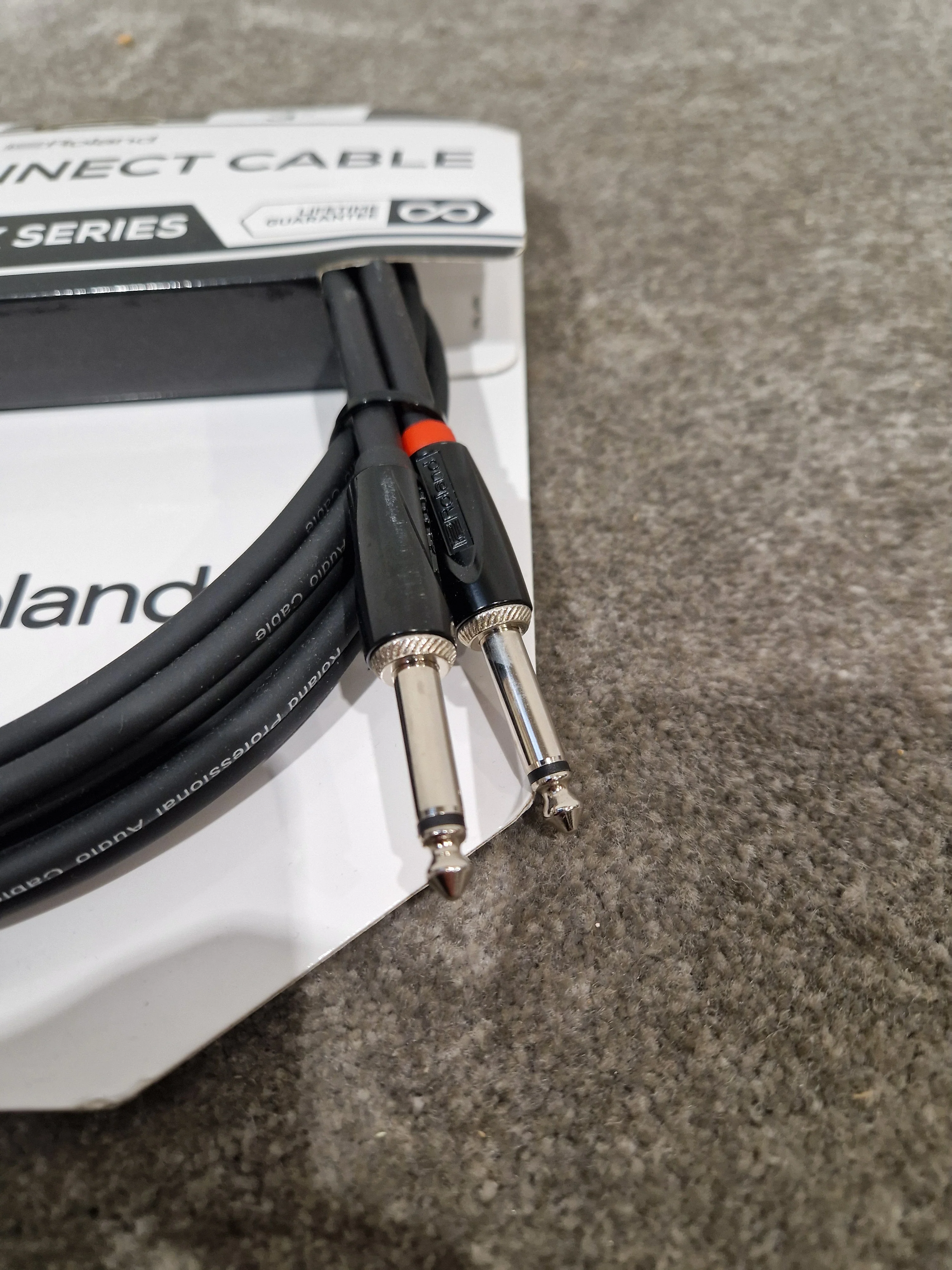 Roland Interconnect Cable 10FT Audio Cable - Durable Construction - Excellent - Image 4