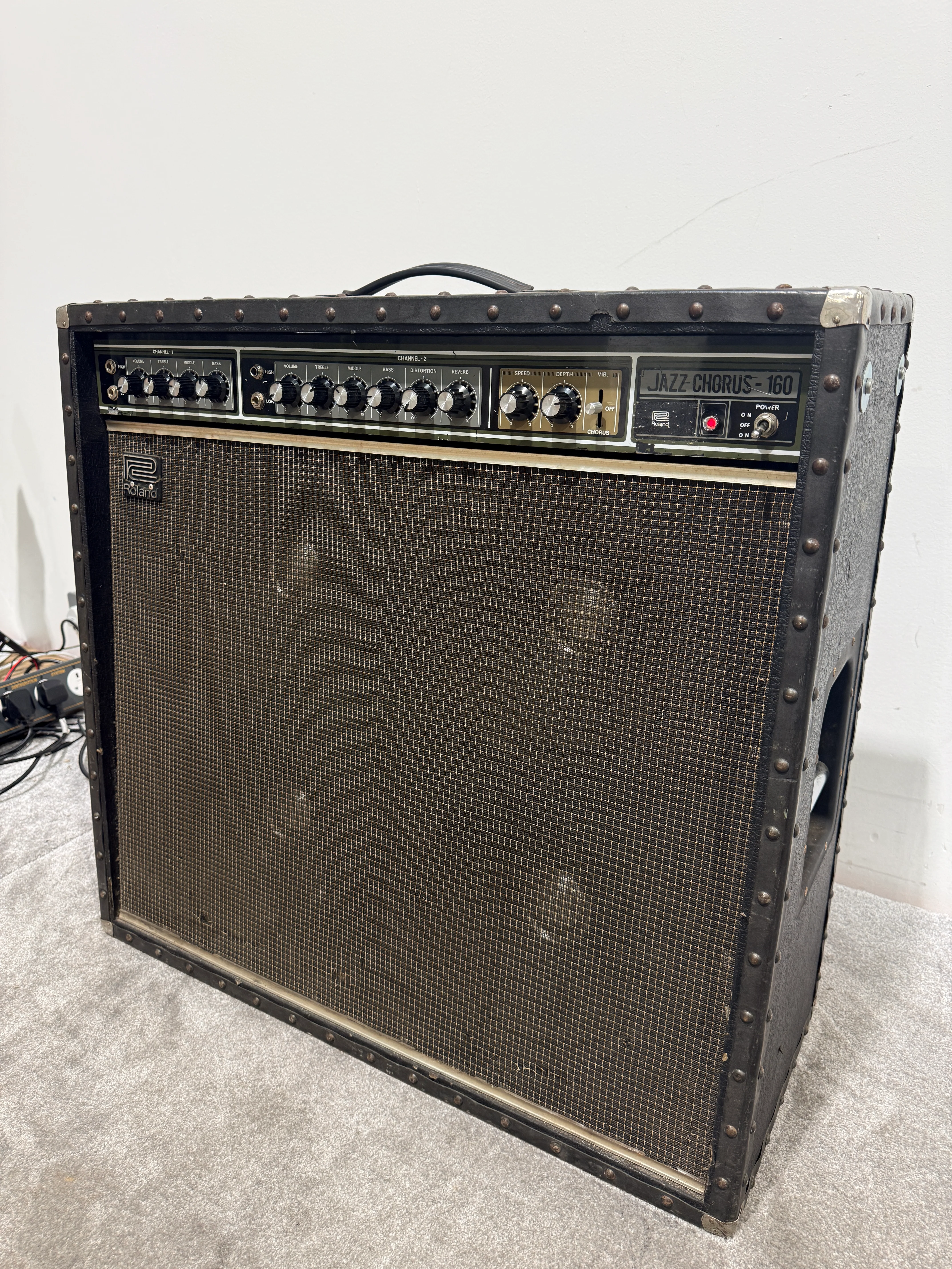 Roland JC-160 Jazz Chorus Guitar Amplifier 120-Watt 4x10" - Iconic Stereo Chorus - Very Good w/ Flight Case & Power Supply - Image 3