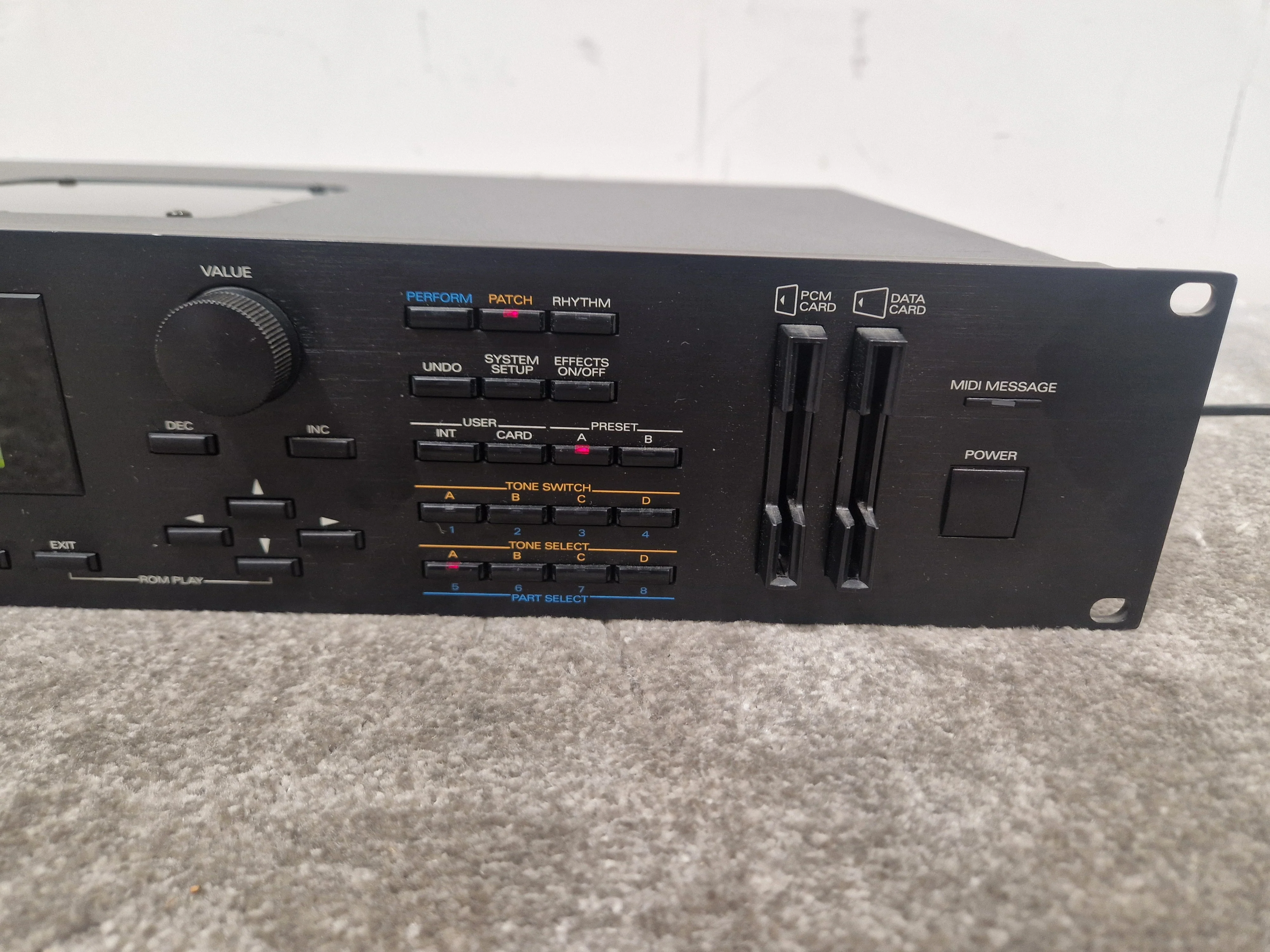 Roland JD-990 Super JD Synthesizer - 16-Voice Polyphony, Advanced Sound Engine - Excellent w/ Power Supply & Manuals - Image 3