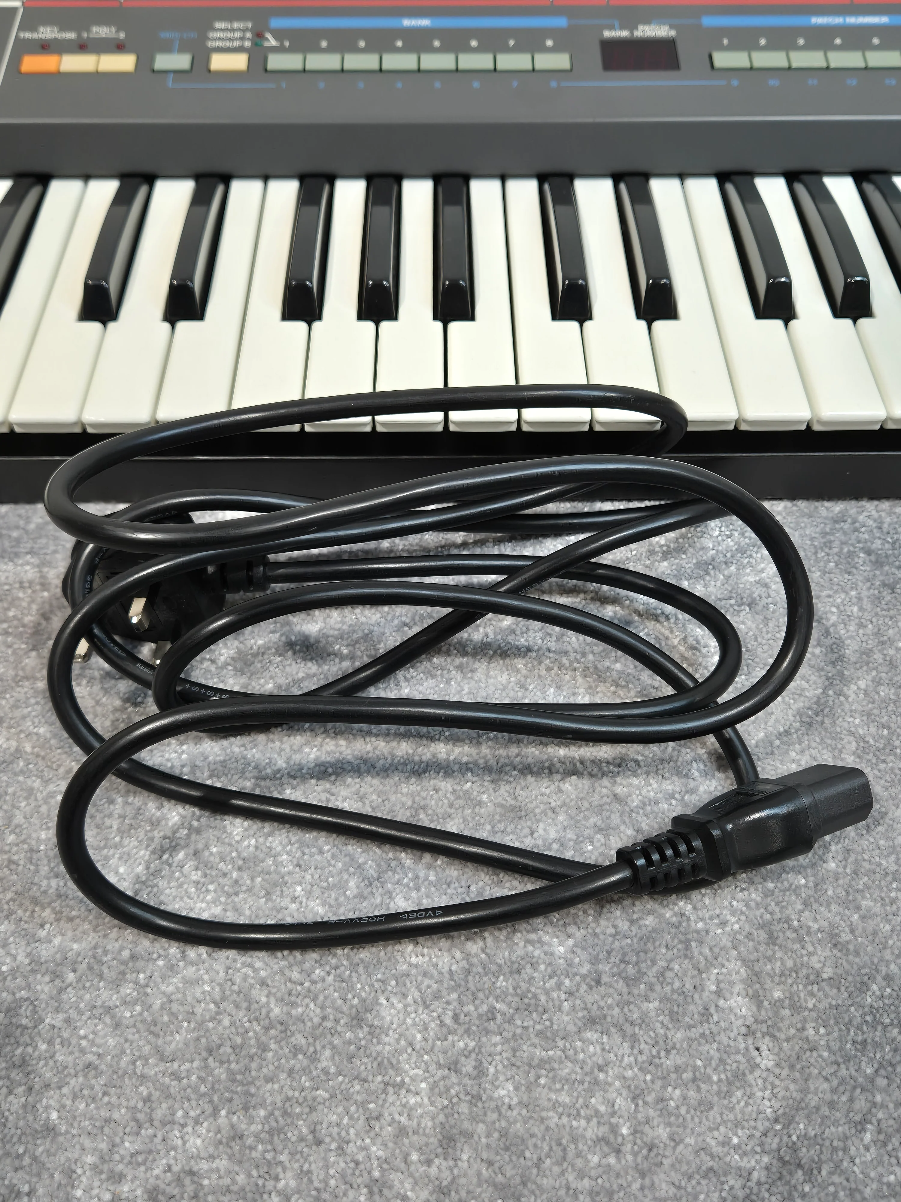 Roland Juno-106 61 Key Programmable Polyphonic Analog Synthesiser - Image 10